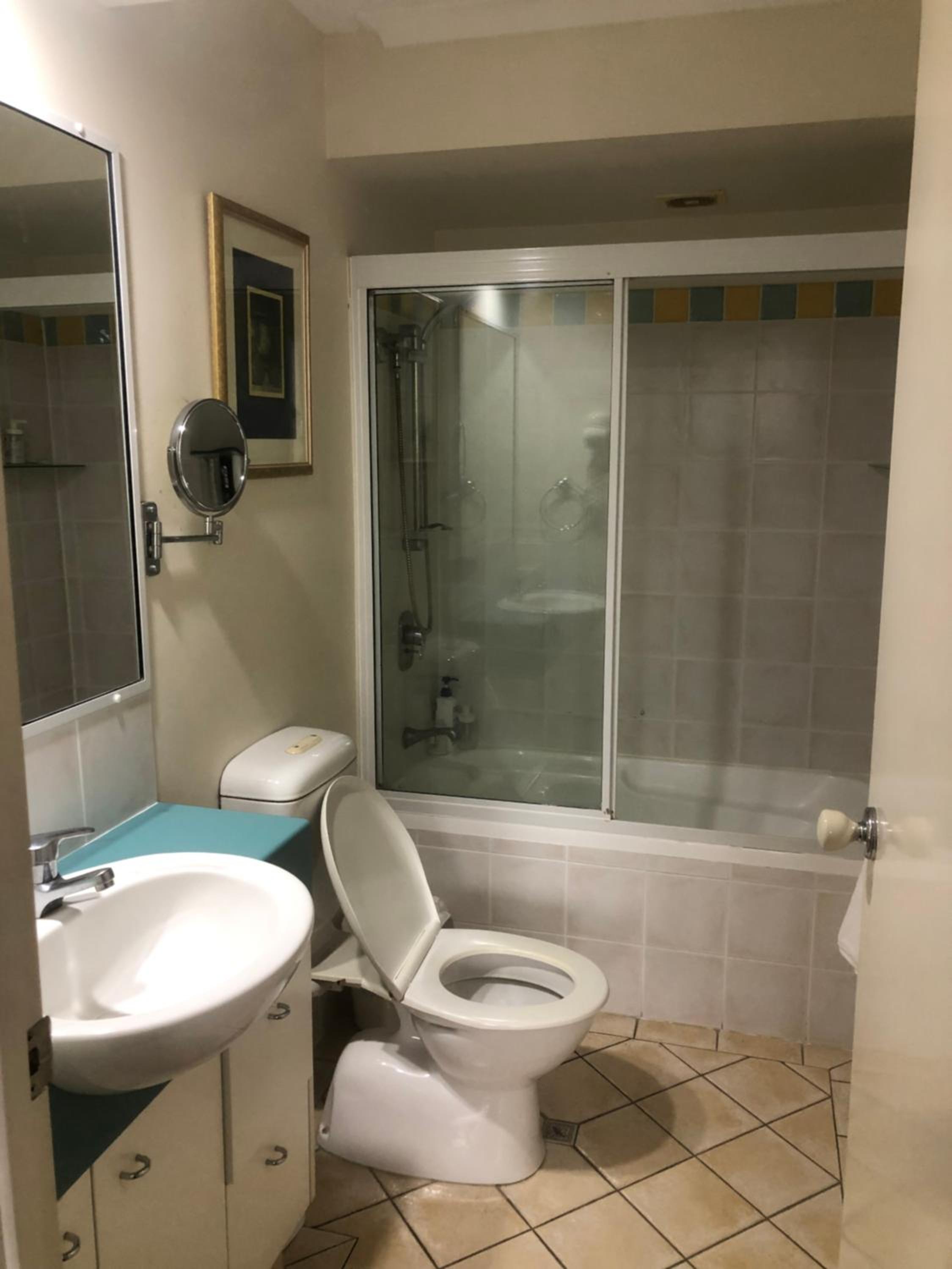 Private rooms in A shared Apartment Free Parking
