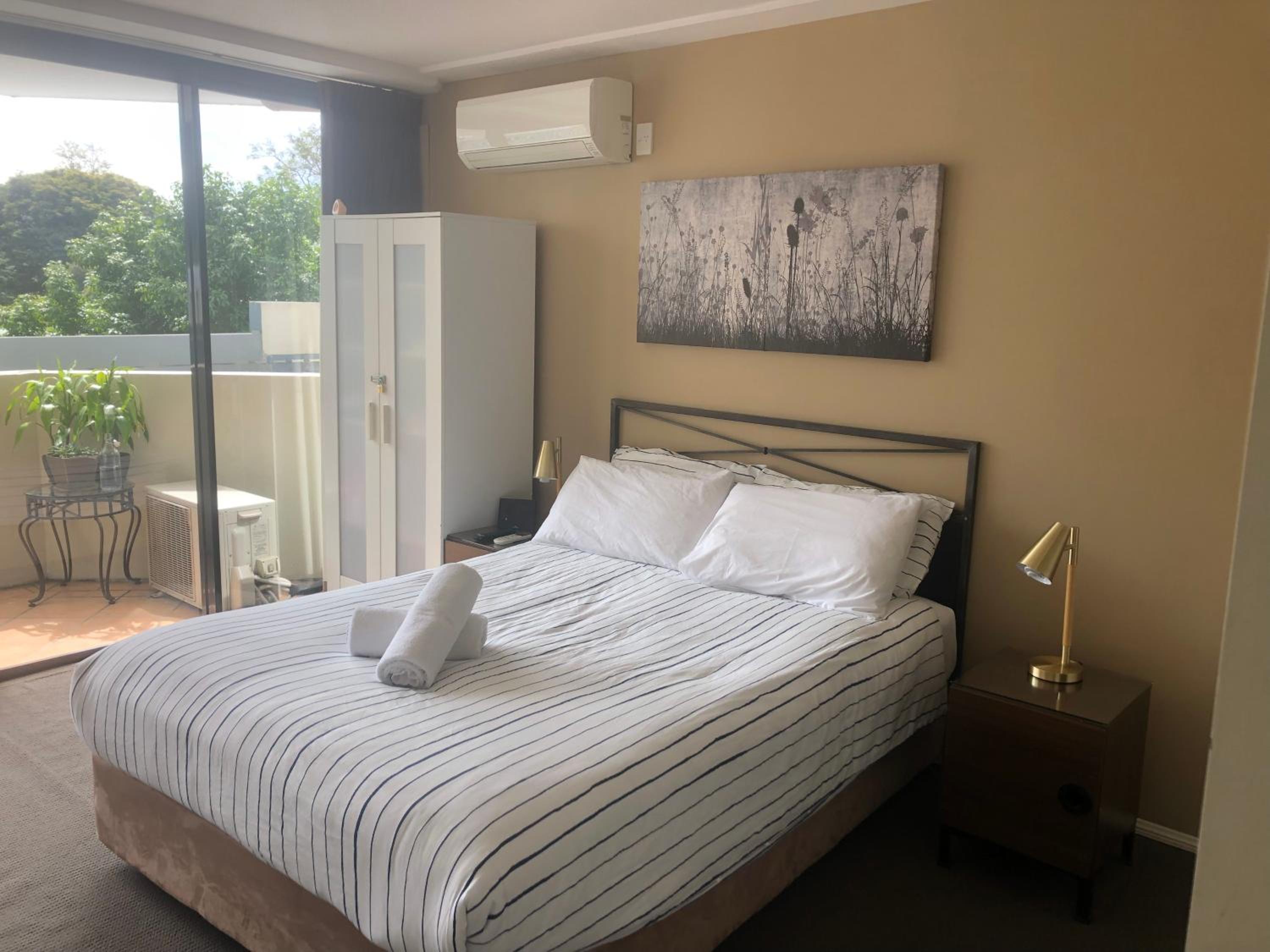 Private rooms in A shared Apartment Free Parking