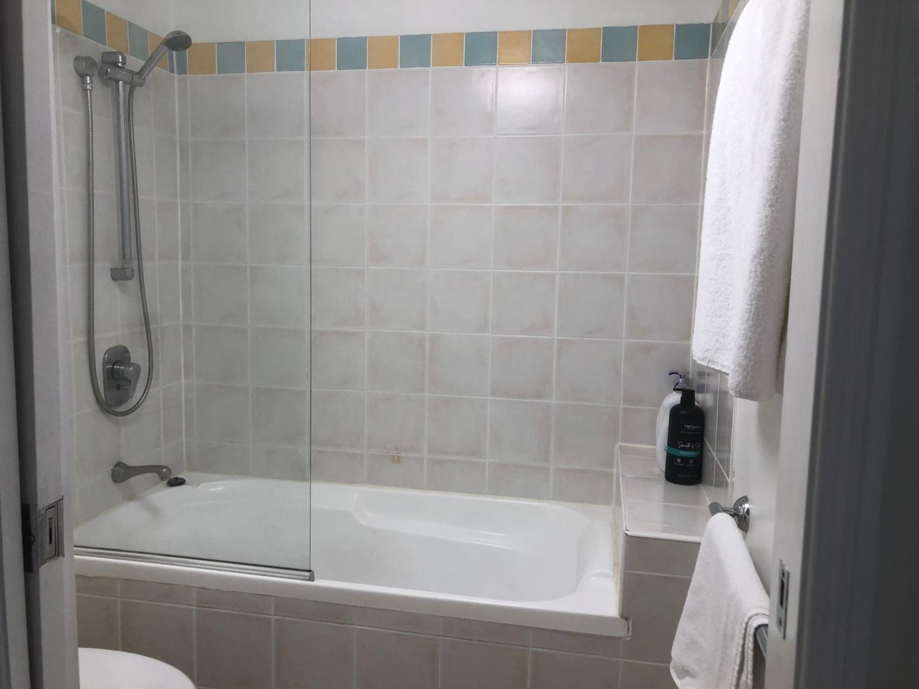 Private rooms in A shared Apartment Free Parking
