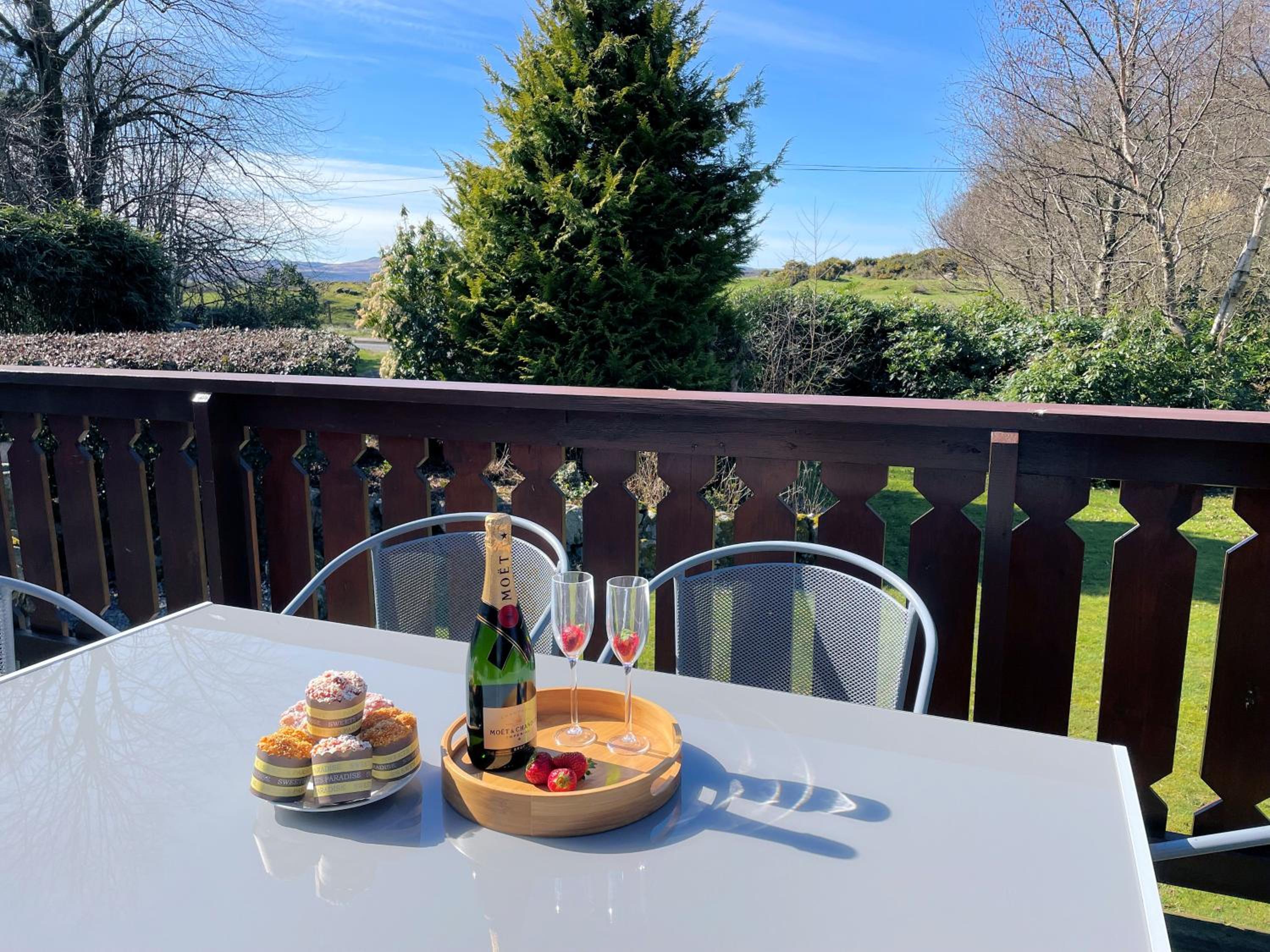 Beautiful Norwegian Lodge in Kippford with Garden - Pass the Keys view 4