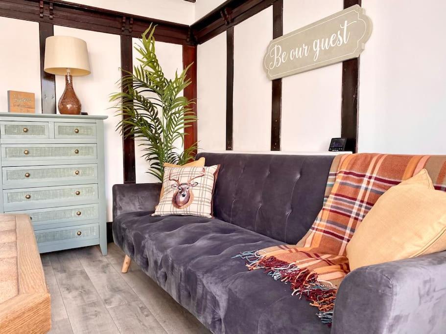 Charming Seaside Cottage in Leigh-on-Sea view 3