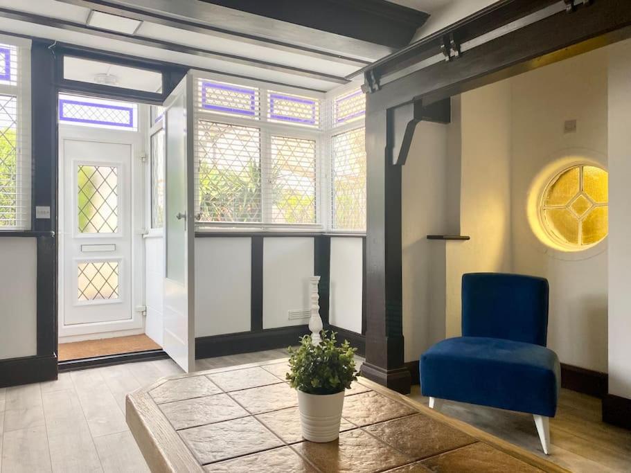 Charming Seaside Cottage in Leigh-on-Sea view 4