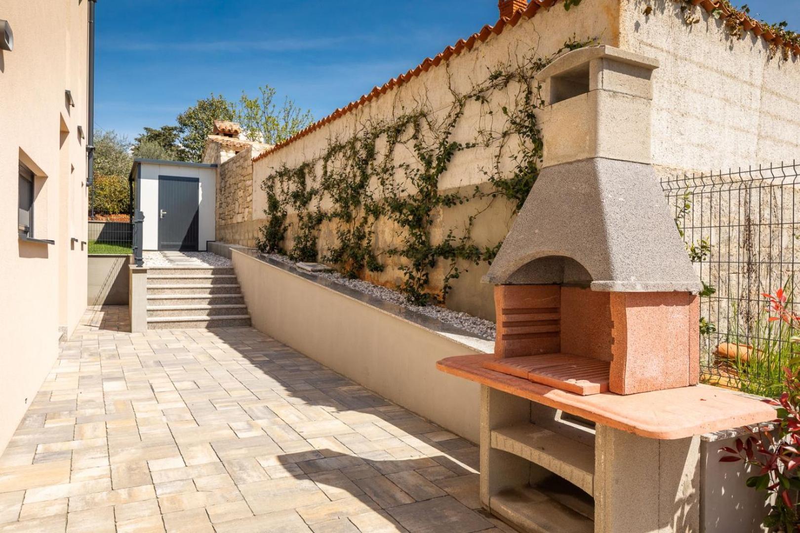 Modern villa Prudensia with outdoor pool near Poreč