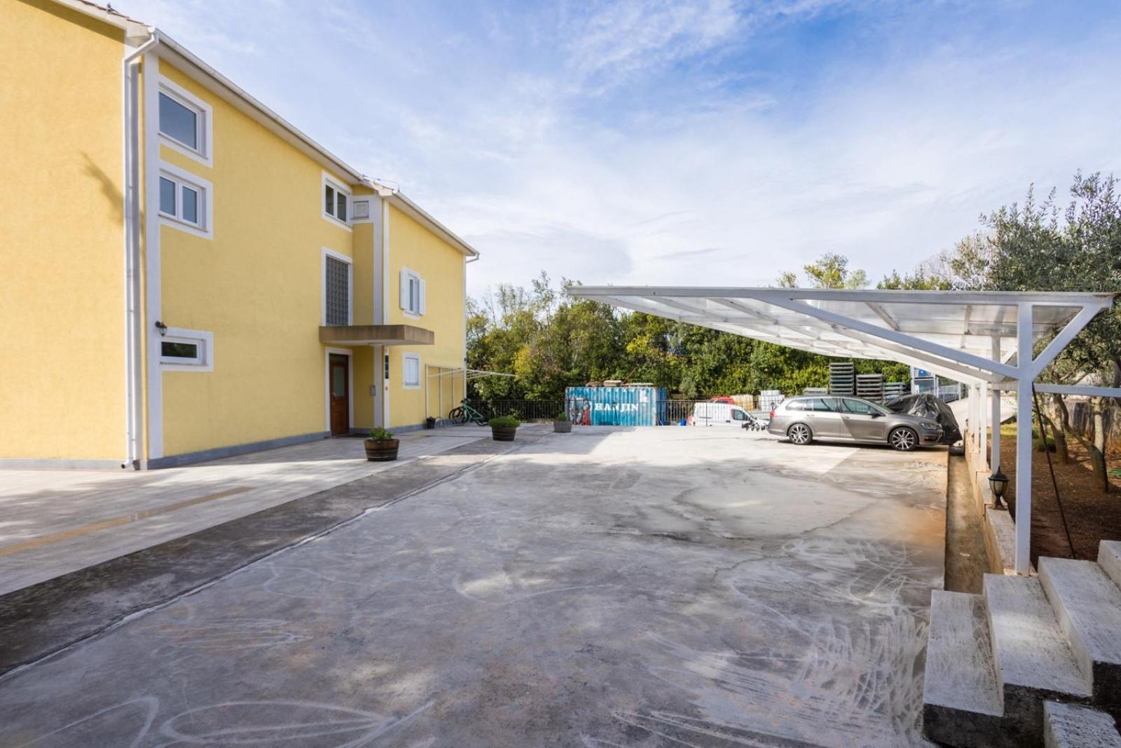 Photo 107