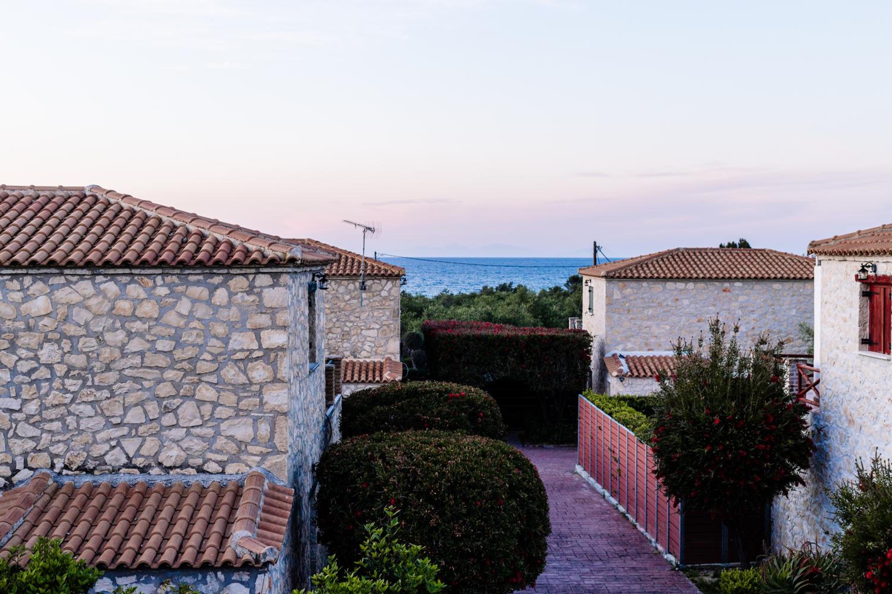 Villa Rosemarie - Luxurious Villa with Pool Just Steps Away from the Sea By Villa Mana Gers