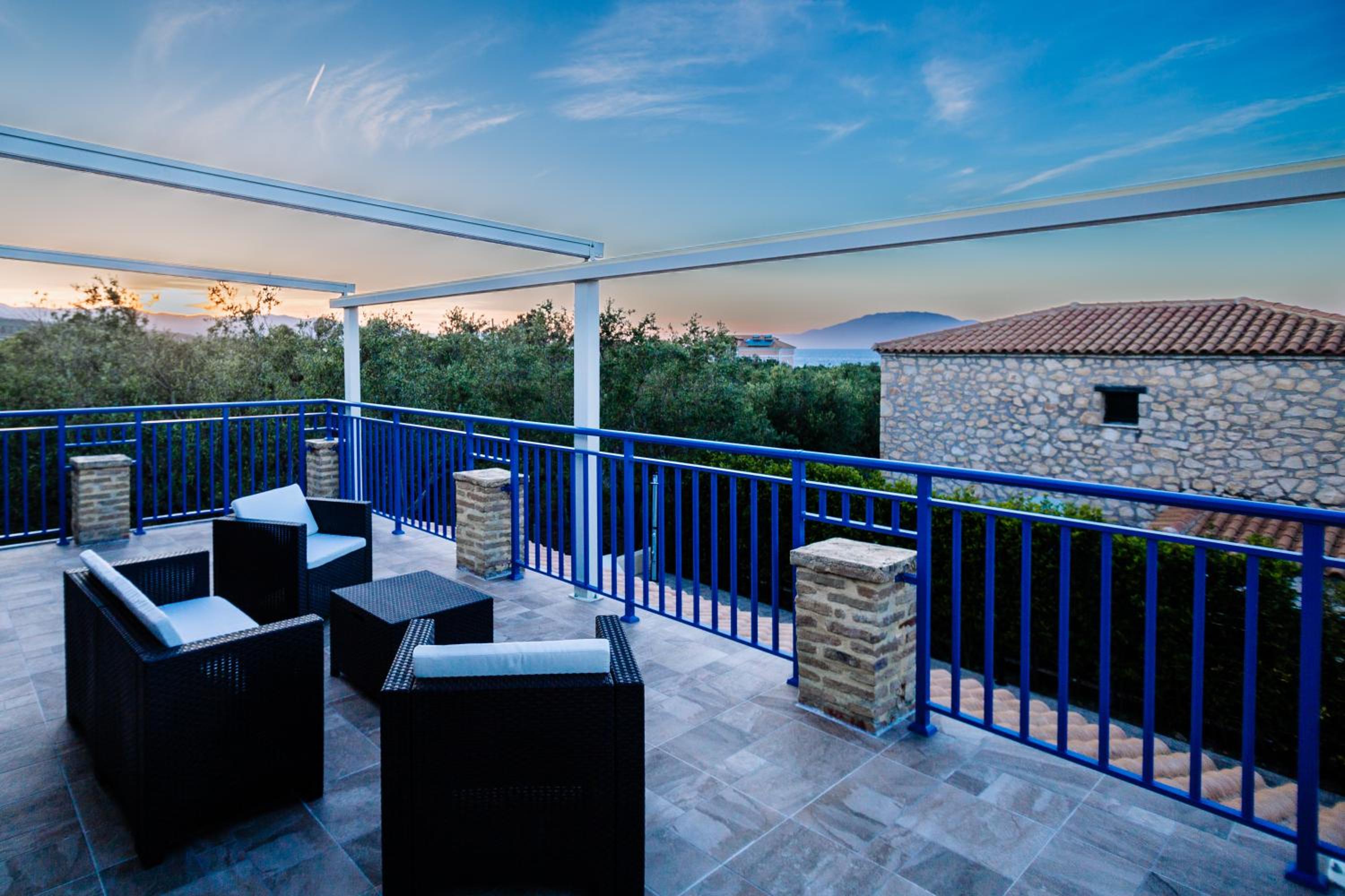 Villa Rosemarie - Luxurious Villa with Pool Just Steps Away from the Sea By Villa Mana Gers