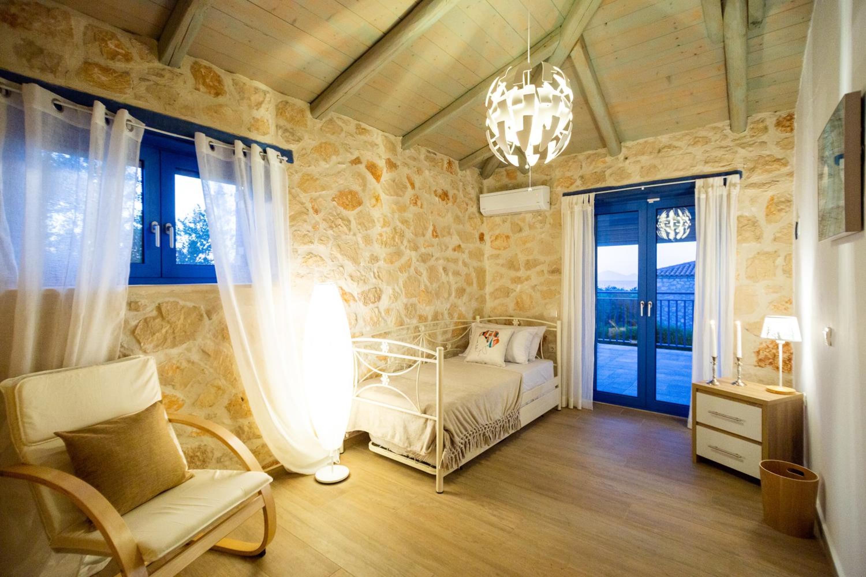 Villa Rosemarie - Luxurious Villa with Pool Just Steps Away from the Sea By Villa Mana Gers