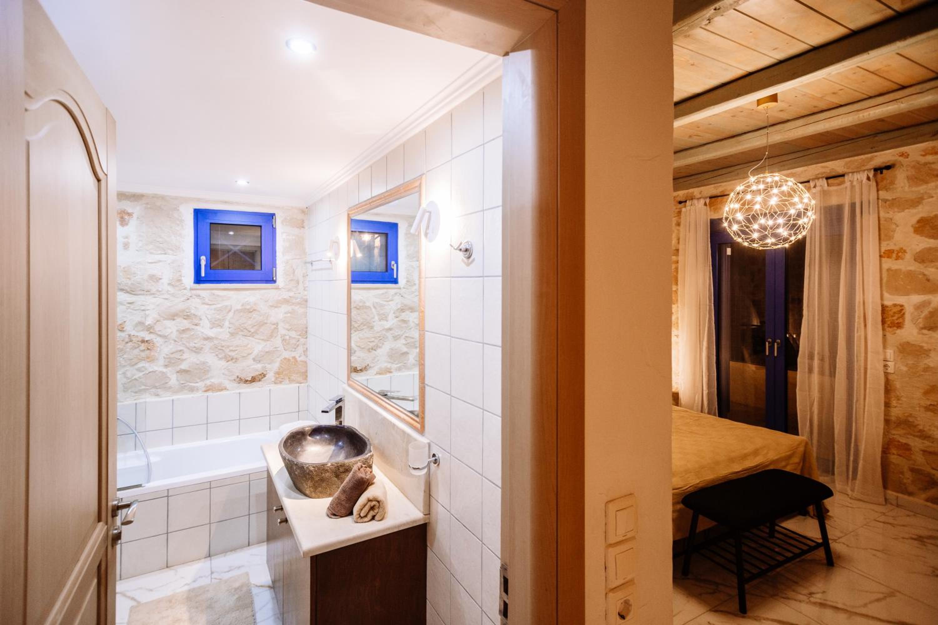 Villa Rosemarie - Luxurious Villa with Pool Just Steps Away from the Sea By Villa Mana Gers