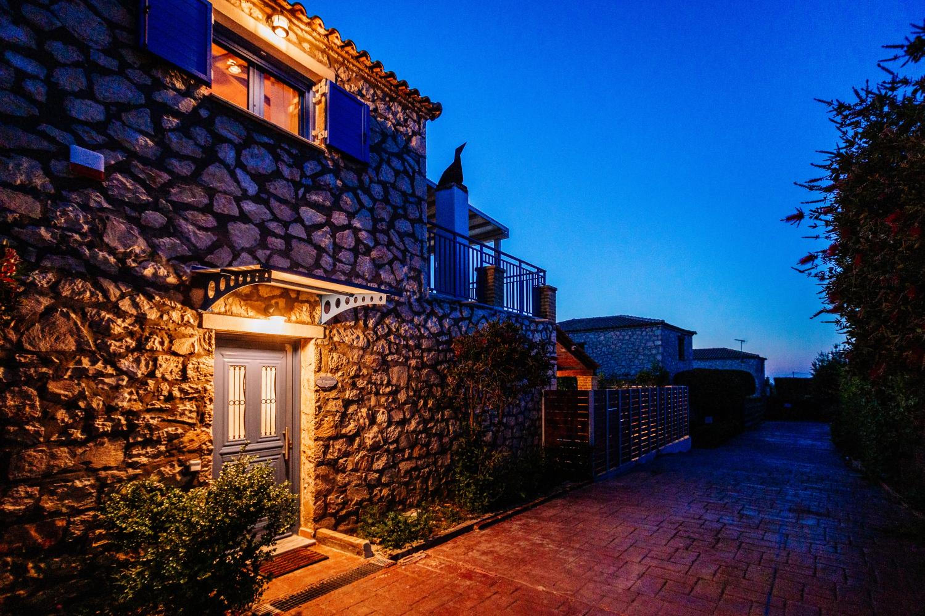 Villa Rosemarie - Luxurious Villa with Pool Just Steps Away from the Sea By Villa Mana Gers