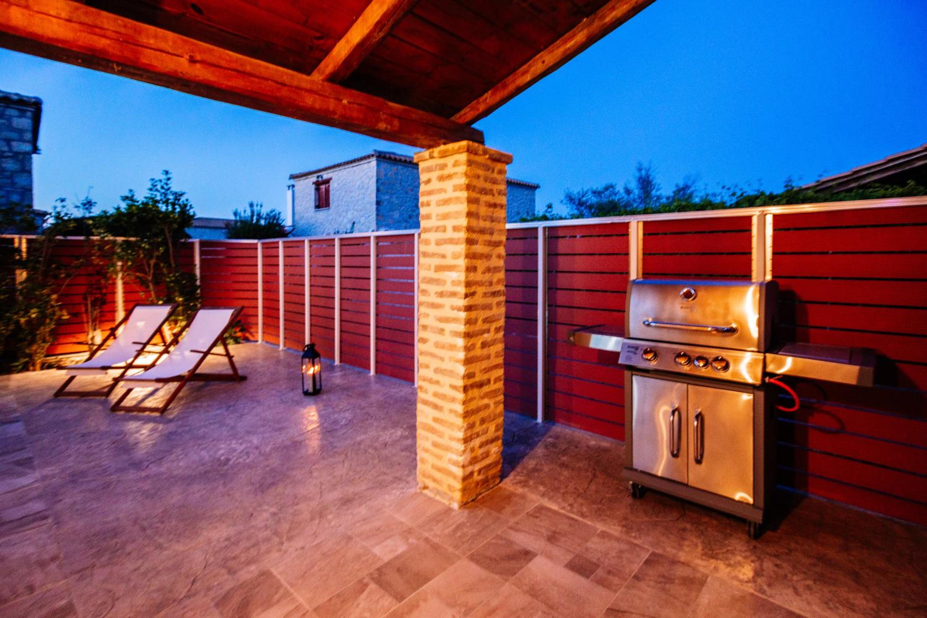 Villa Rosemarie - Luxurious Villa with Pool Just Steps Away from the Sea By Villa Mana Gers