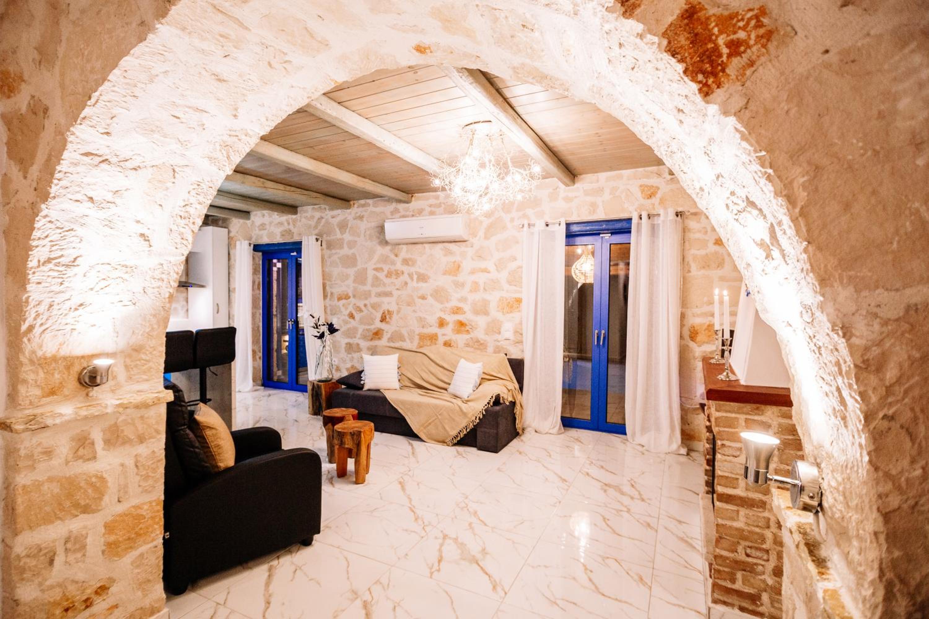 Villa Rosemarie - Luxurious Villa with Pool Just Steps Away from the Sea By Villa Mana Gers