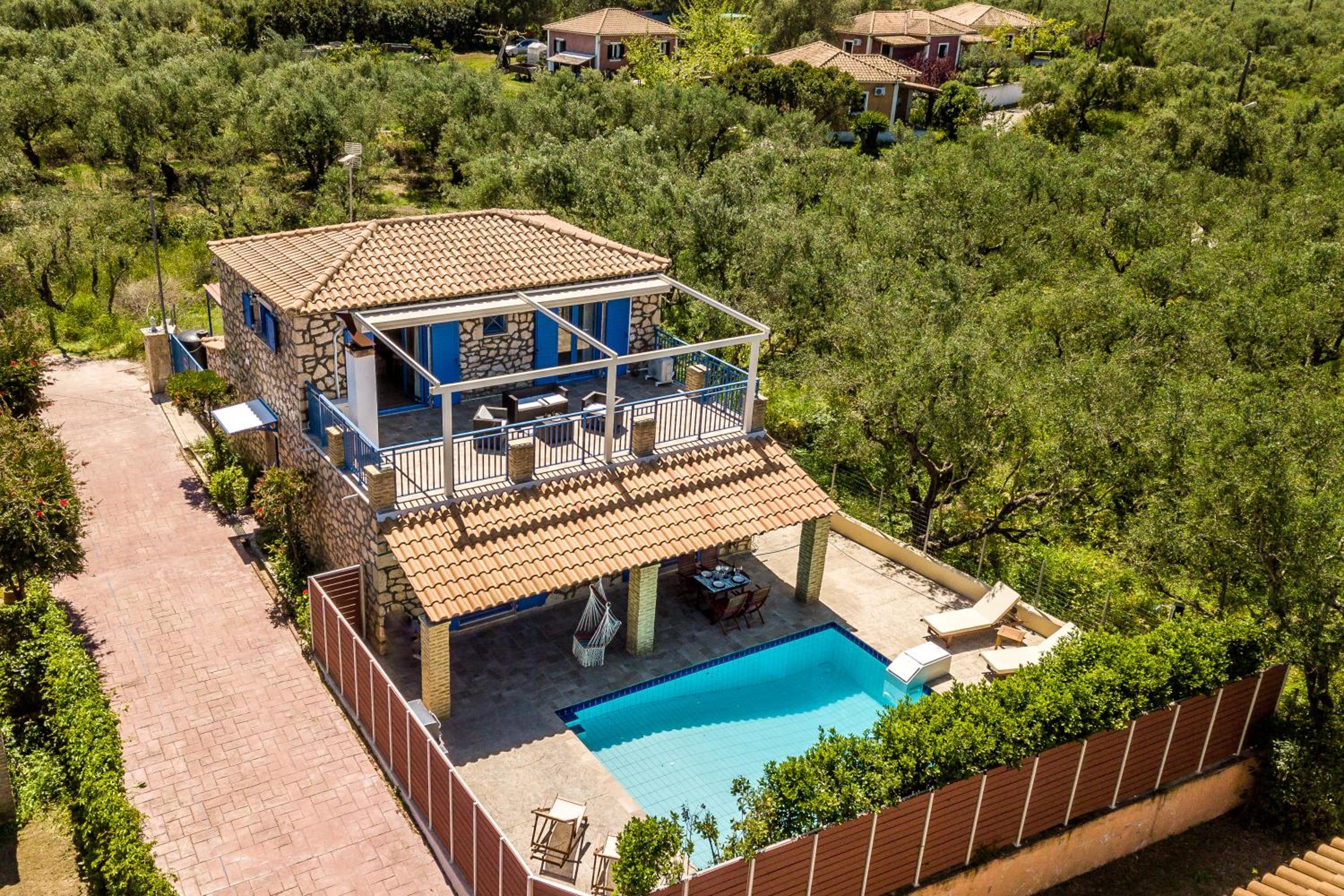 Villa Rosemarie - Luxurious Villa with Pool Just Steps Away from the Sea By Villa Mana Gers