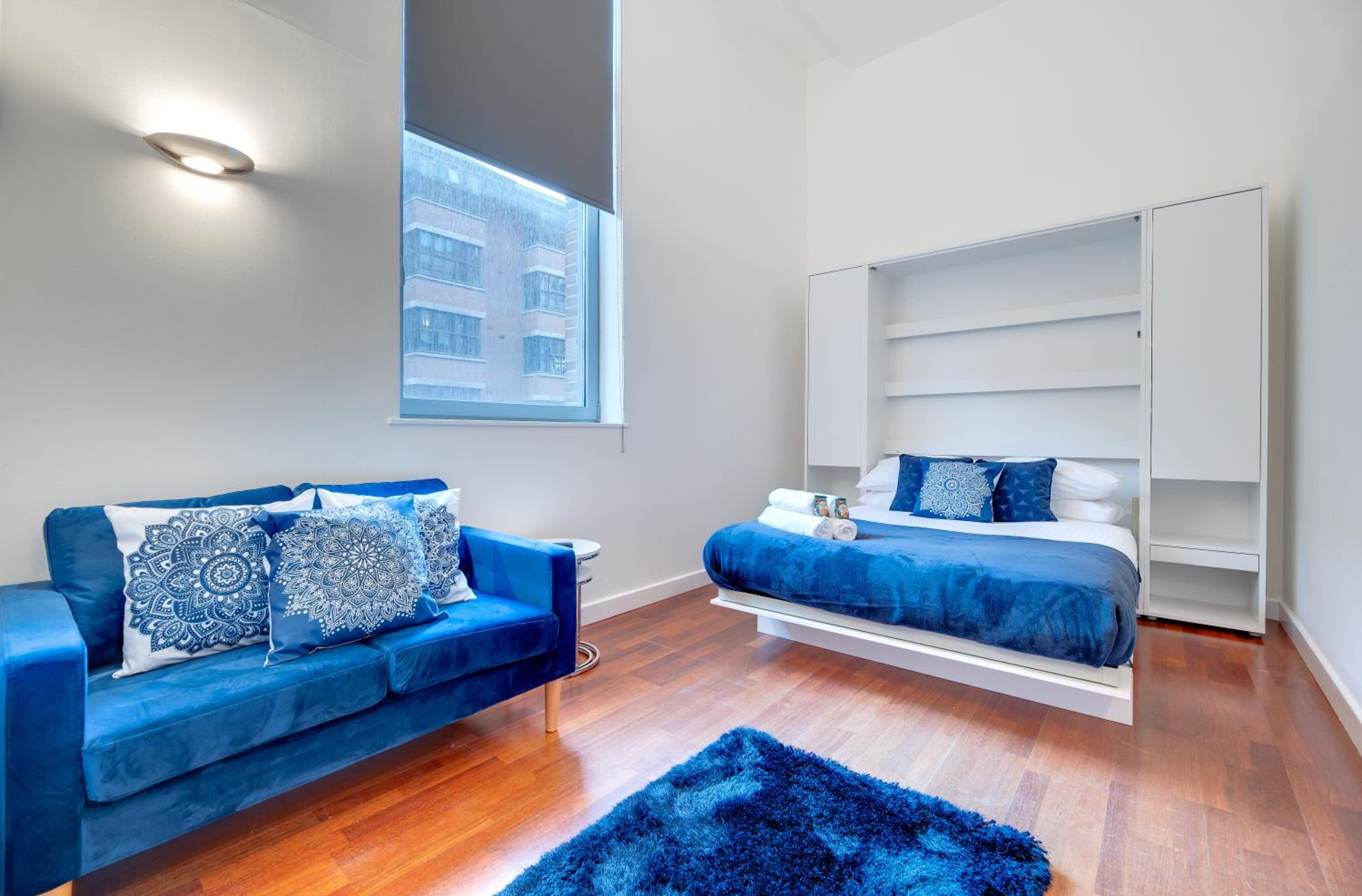 Crown Apartments 1A By Week2Week Modern Comfort Stay view 4
