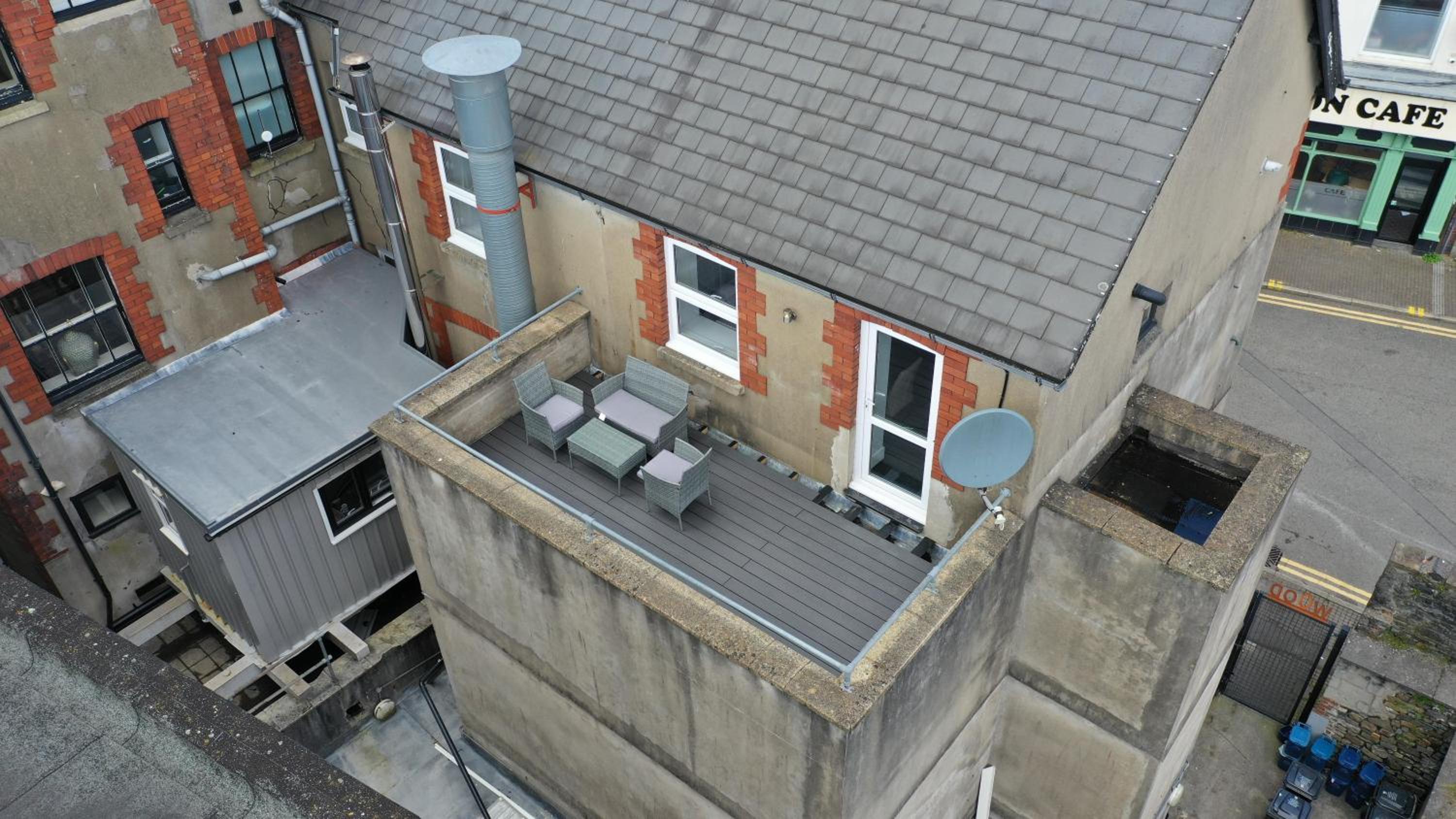 Charming 1-Bed & balcony Flat in Merthyr Tydfil view 2