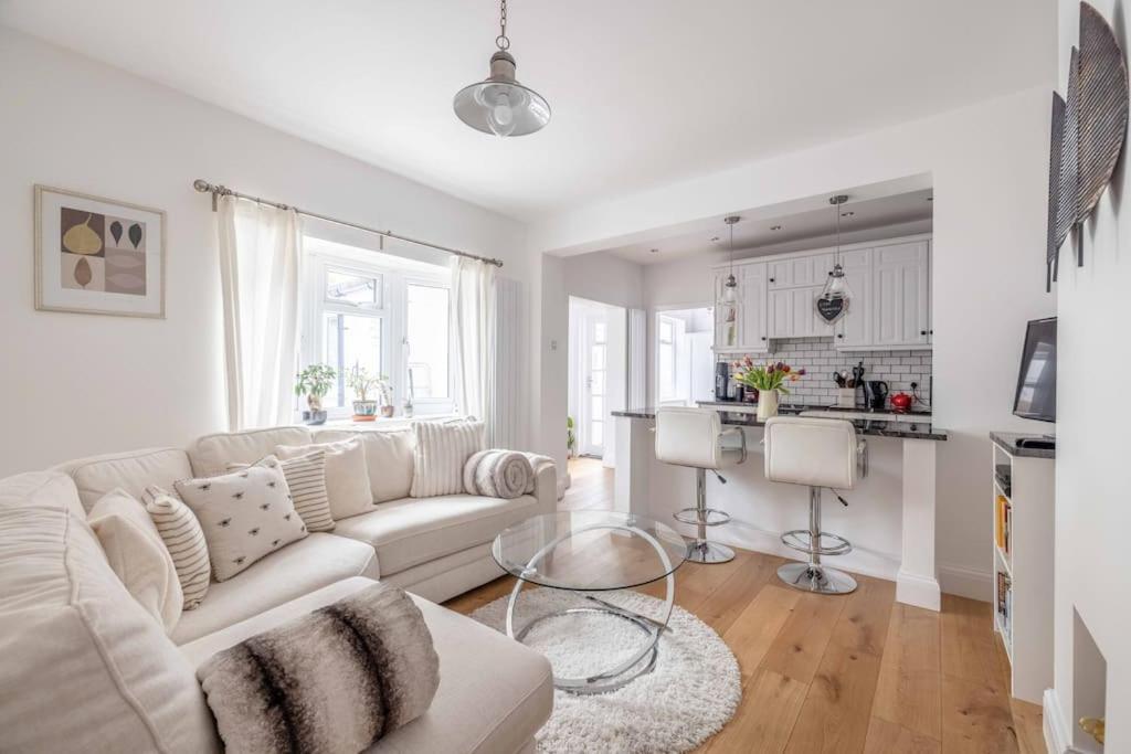 Prime Location, Walk To Windsor Castle & Shops 5