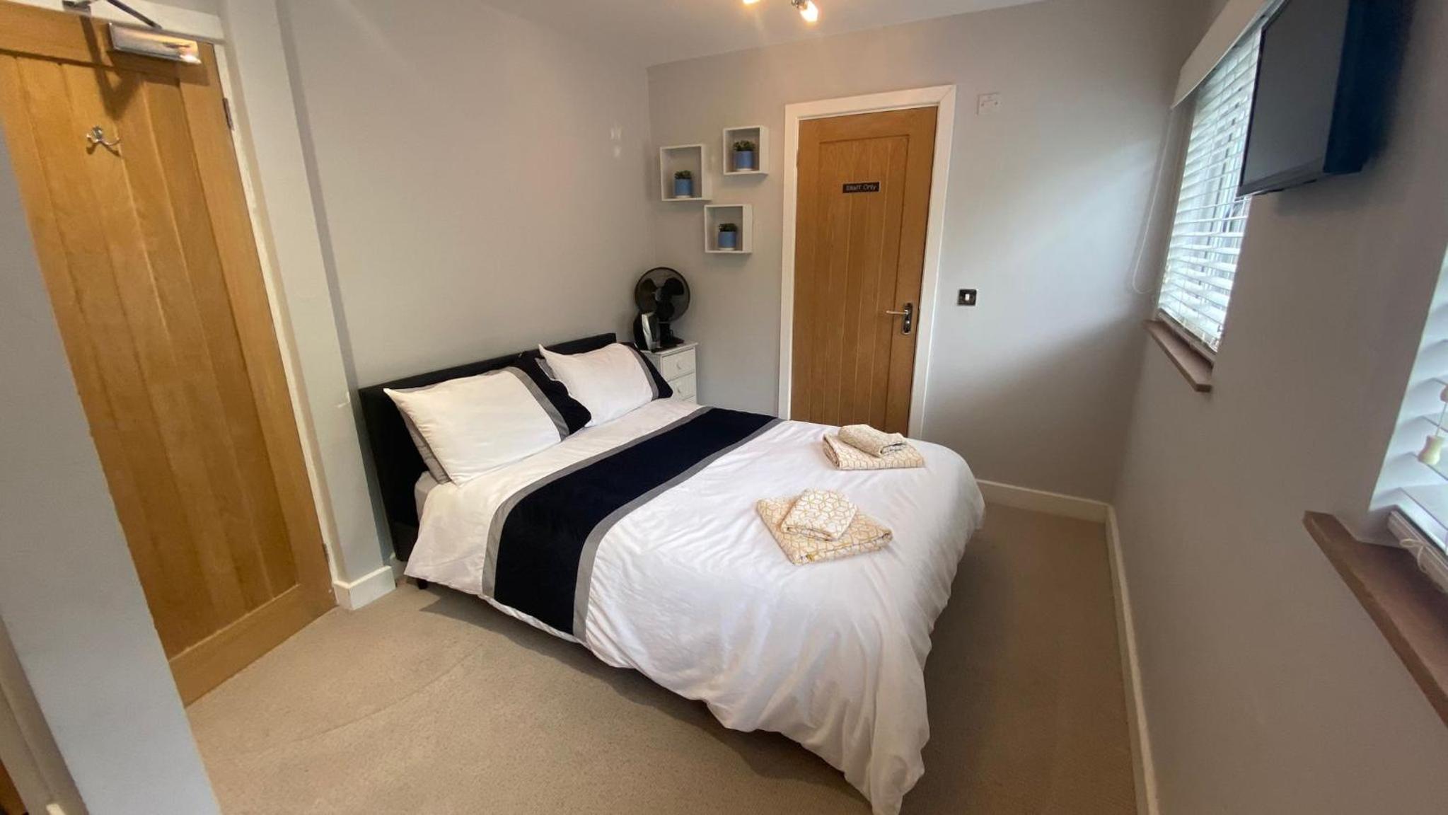 Deepcut Lodge Bed & Breakfast Self Service