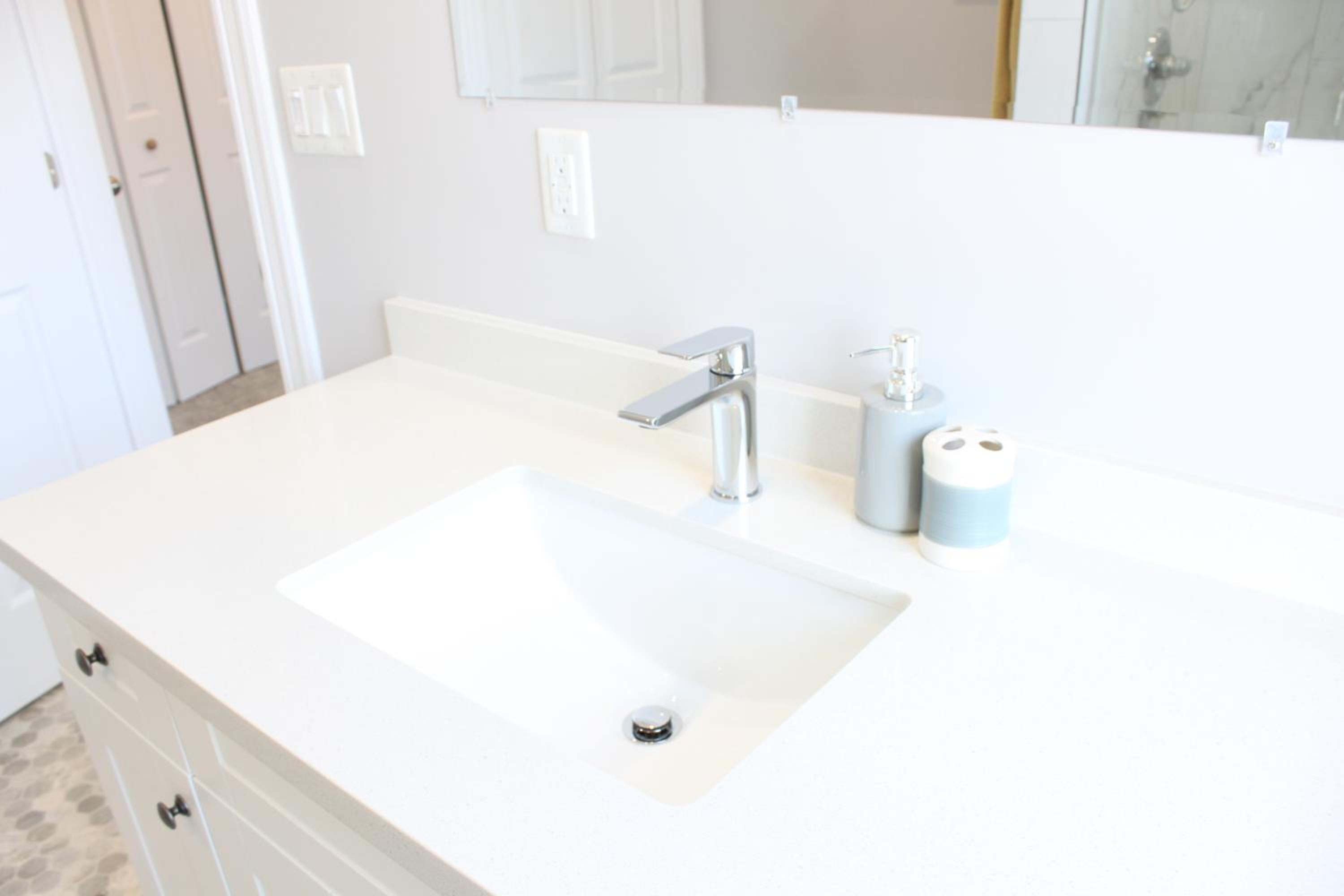 Peterborough Vacations - Stylish Home For A Perfect Stay for 4! - Property Image 3