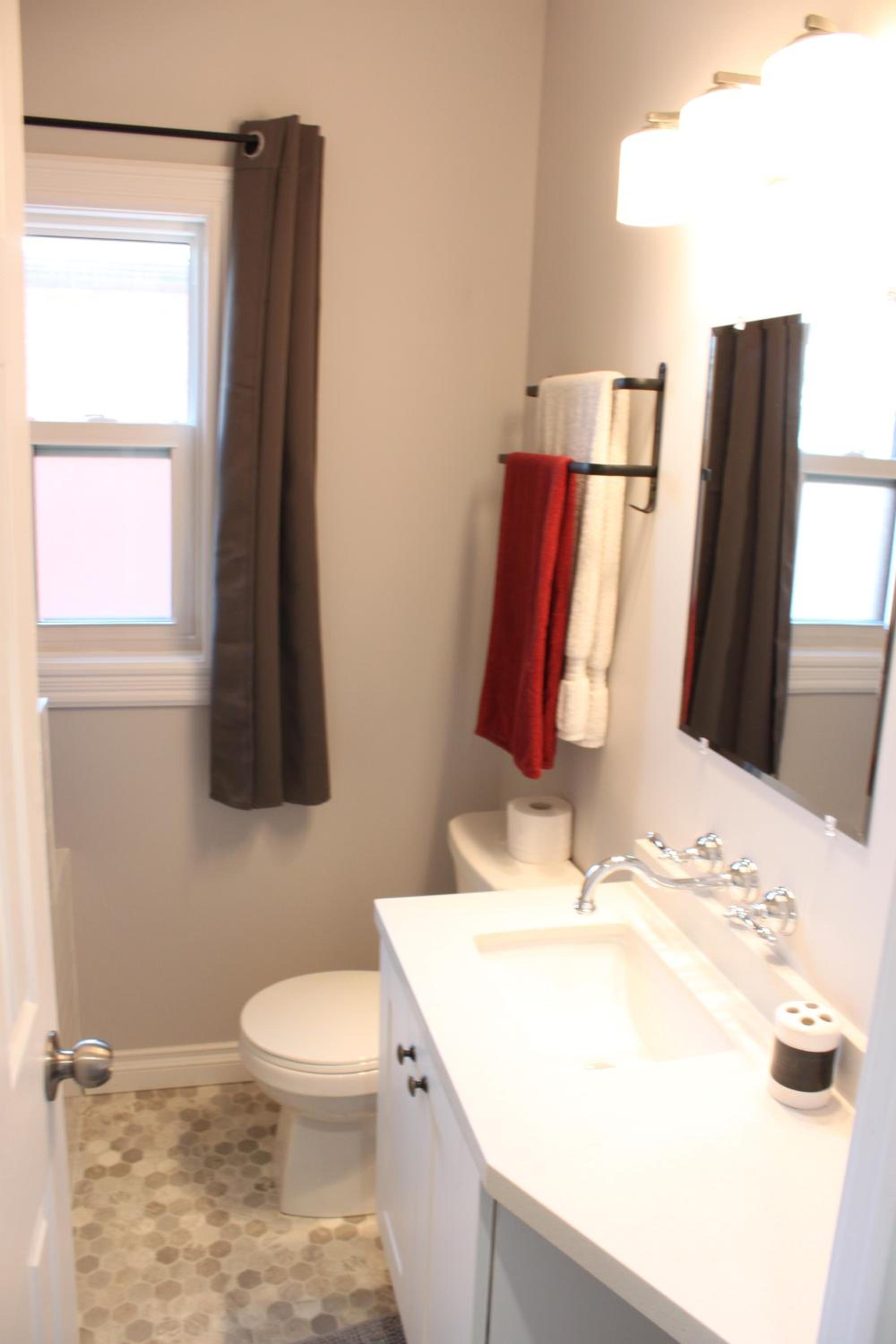 Peterborough Vacations - Stylish Home For A Perfect Stay for 4! - Property Image 6