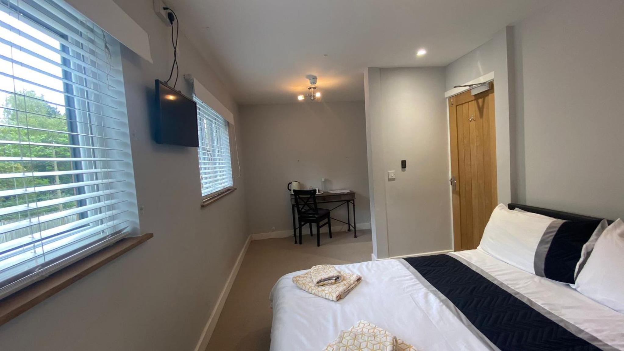 Deepcut Lodge Bed & Breakfast Self Service