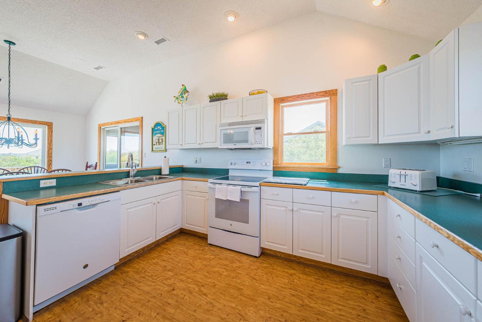 Rookery - Corolla, Whalehead, 395 Yds to Beach, Ocean View, Pool, Hot Tub, Pets OK, Flex Stays