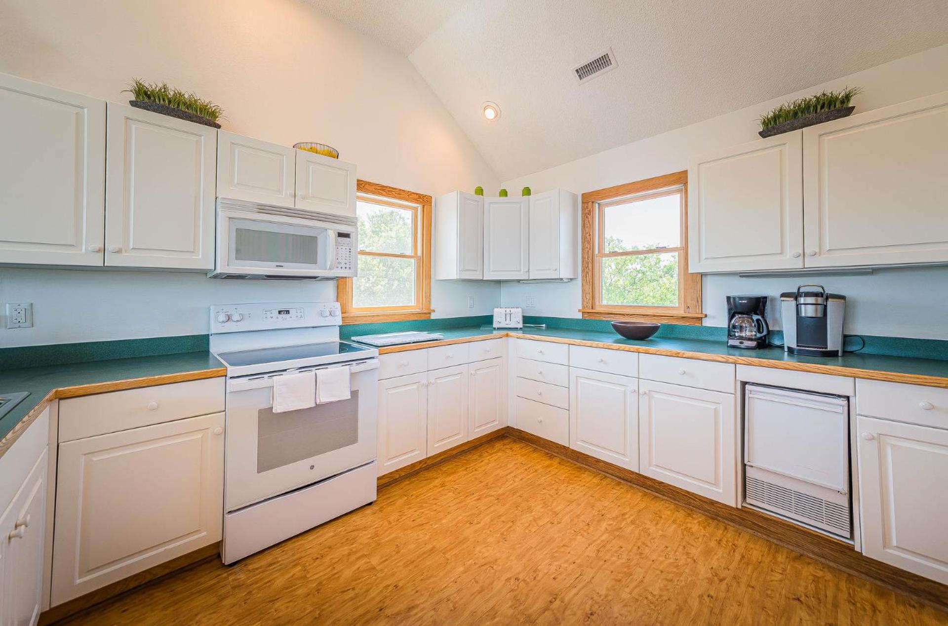 Rookery - Corolla, Whalehead, 395 Yds to Beach, Ocean View, Pool, Hot Tub, Pets OK, Flex Stays