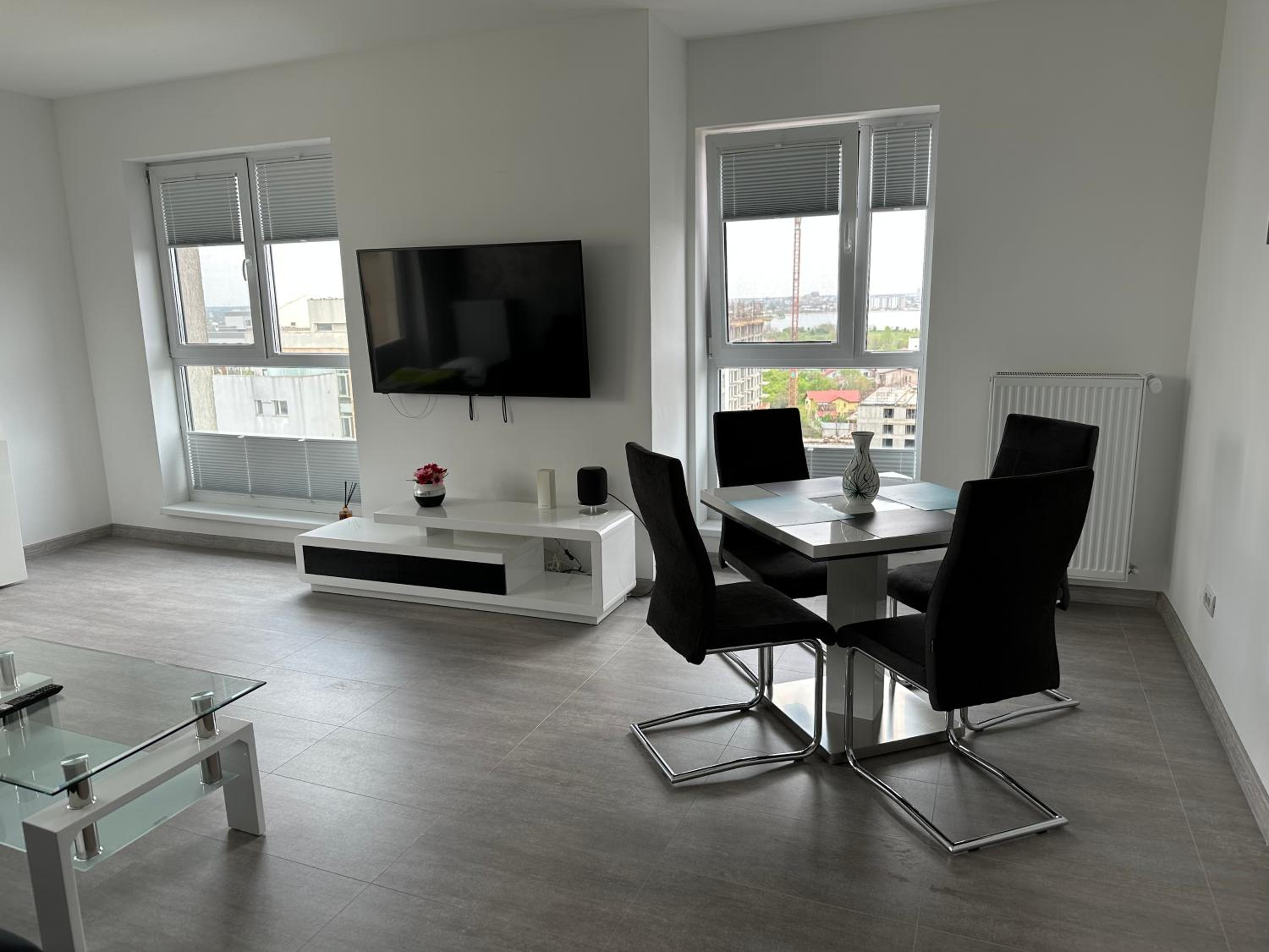 Fabulous Penthouse Lakeview W20 view 4