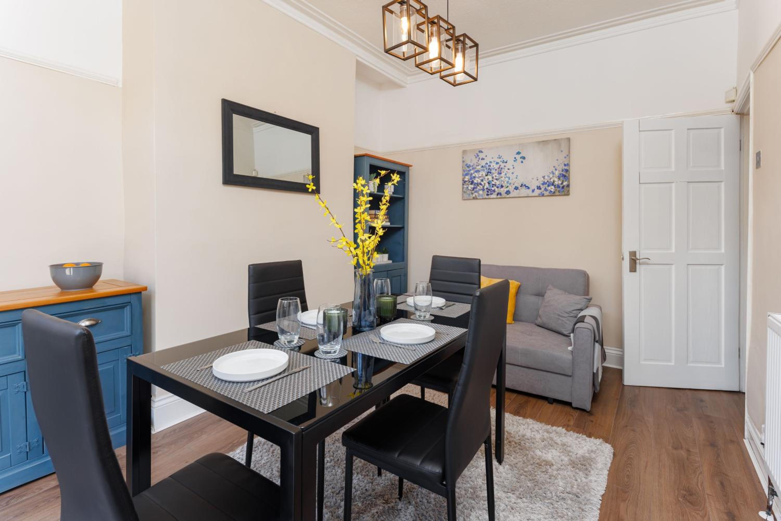 Crawford Avenue Retreat