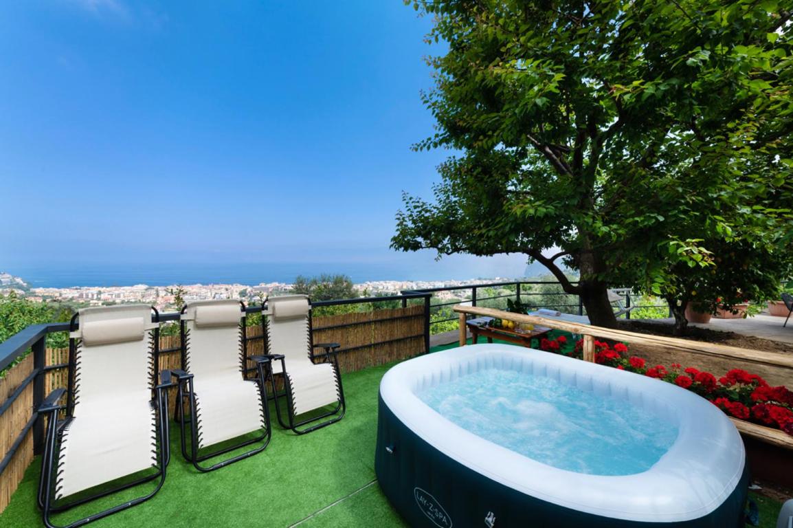 SorrentoVibes - Sea view Rooftop Apartment with Jacuzzi & Garden view 2