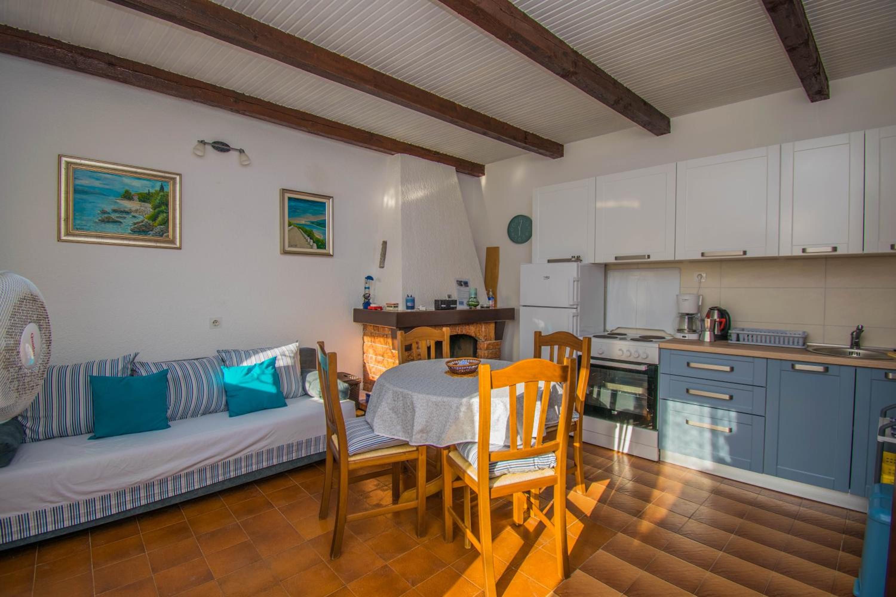 Apartments Punta Blue & Orange 5 m from the sea view 3