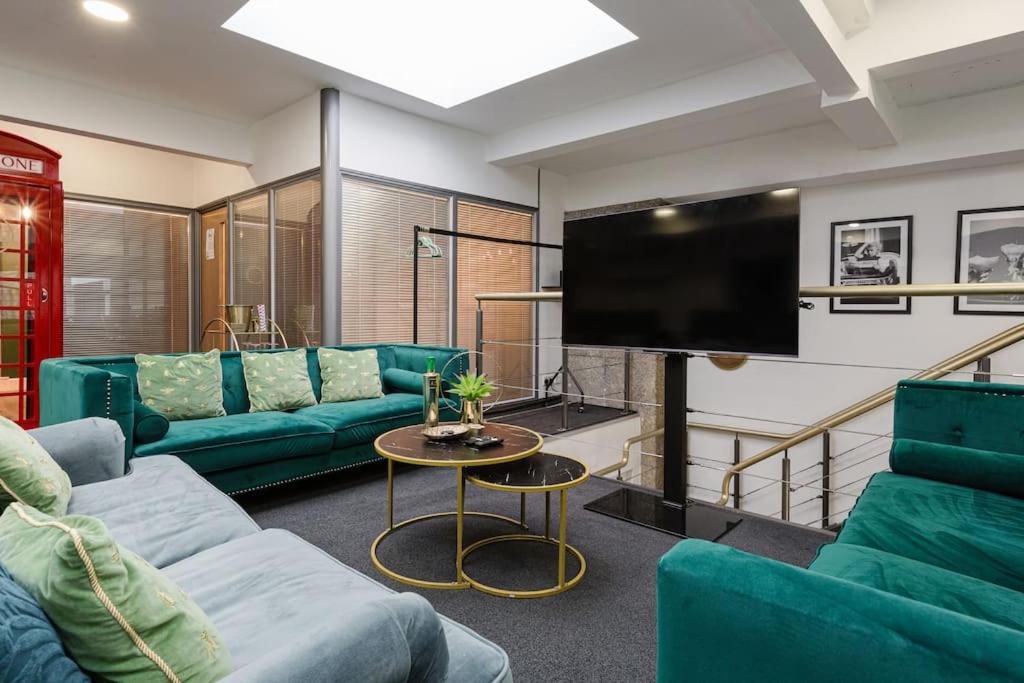 VIP city centre apartment with secure free parking