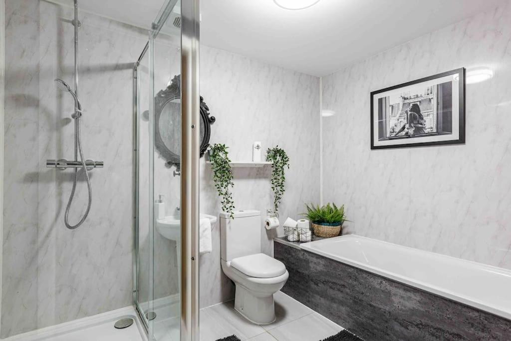 VIP city centre apartment with secure free parking