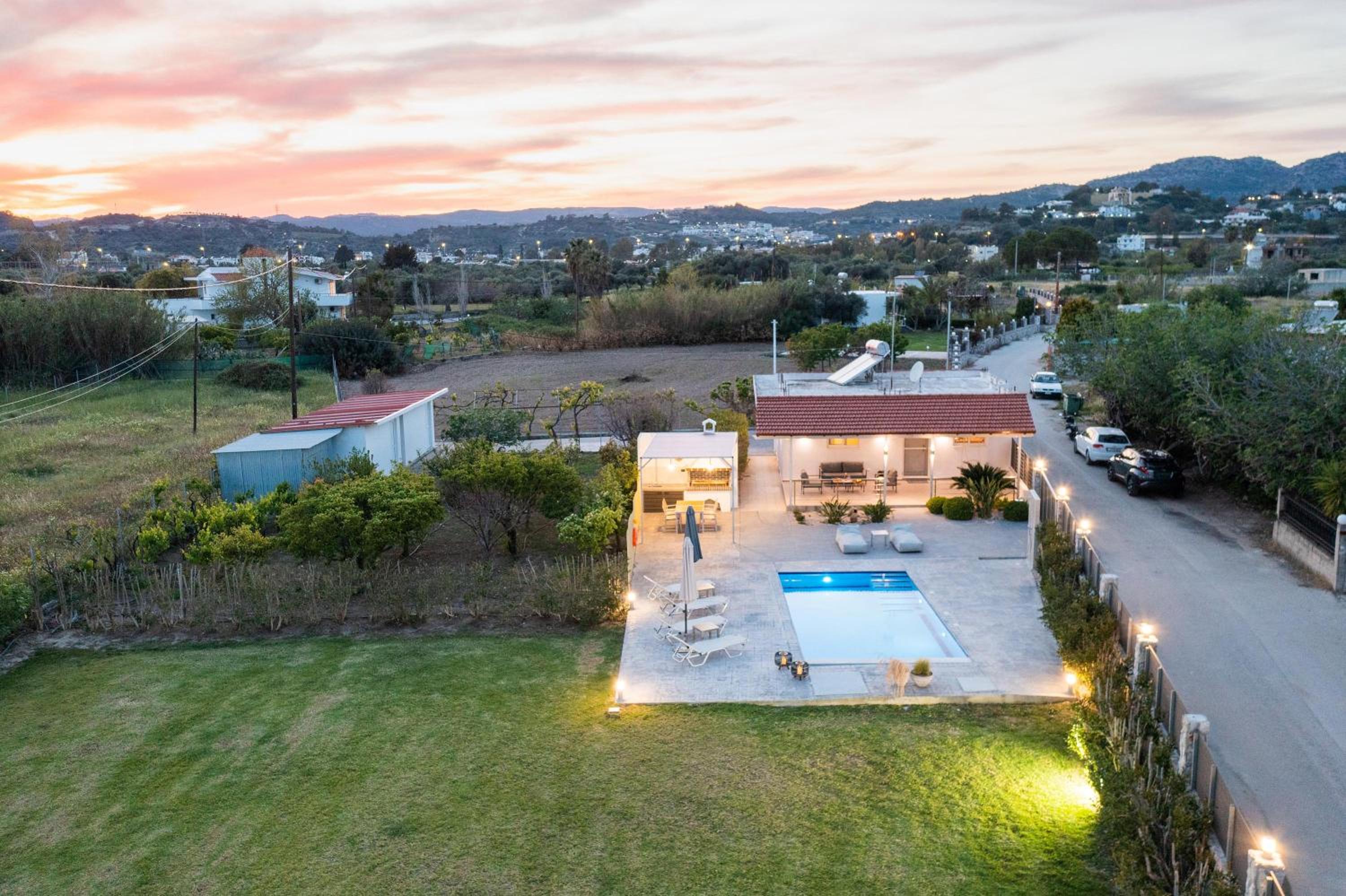 Hotel Reni Garden House - Image 1