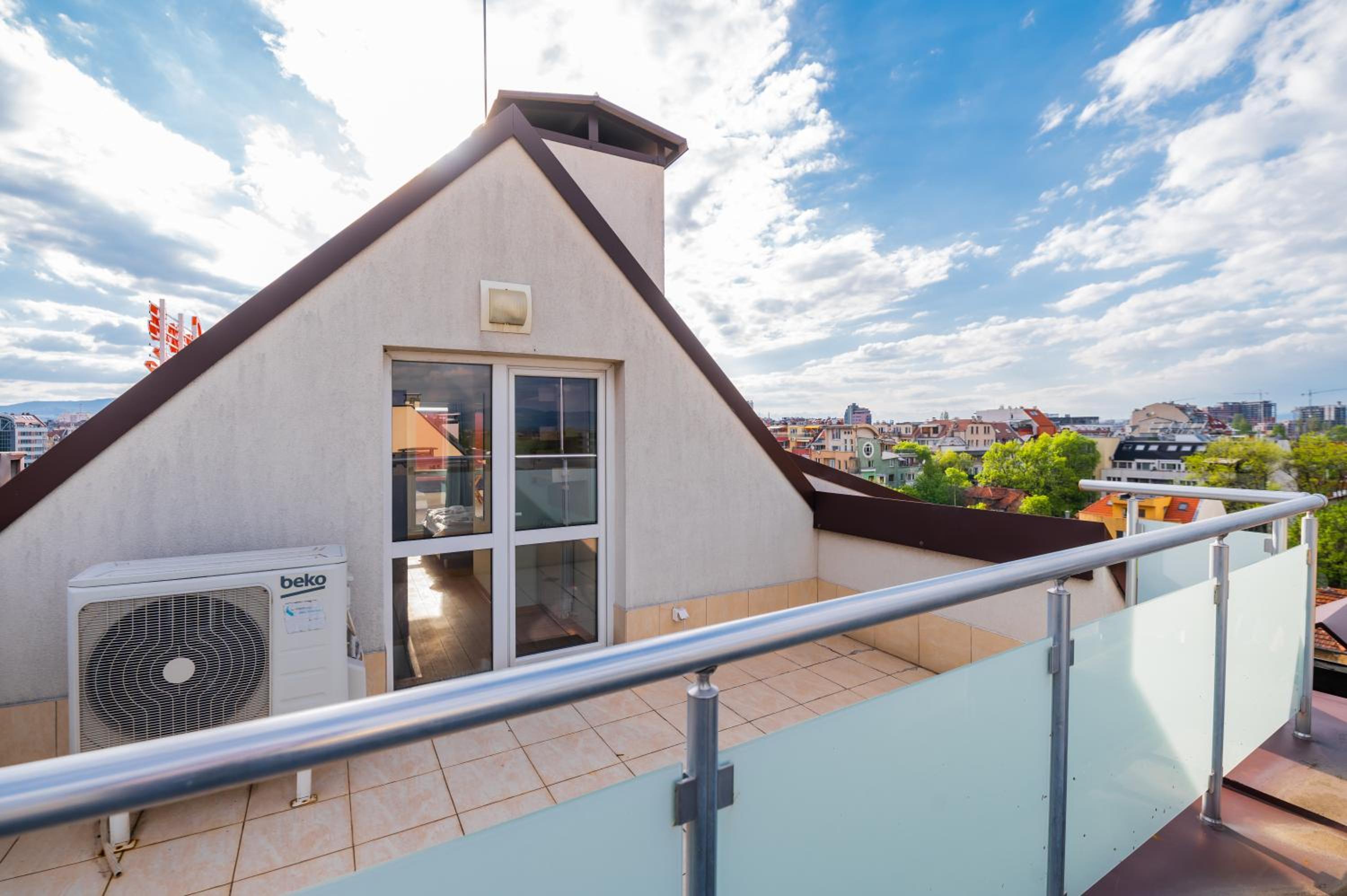 *The Eyrie* 1-BD Lovely Maisonette