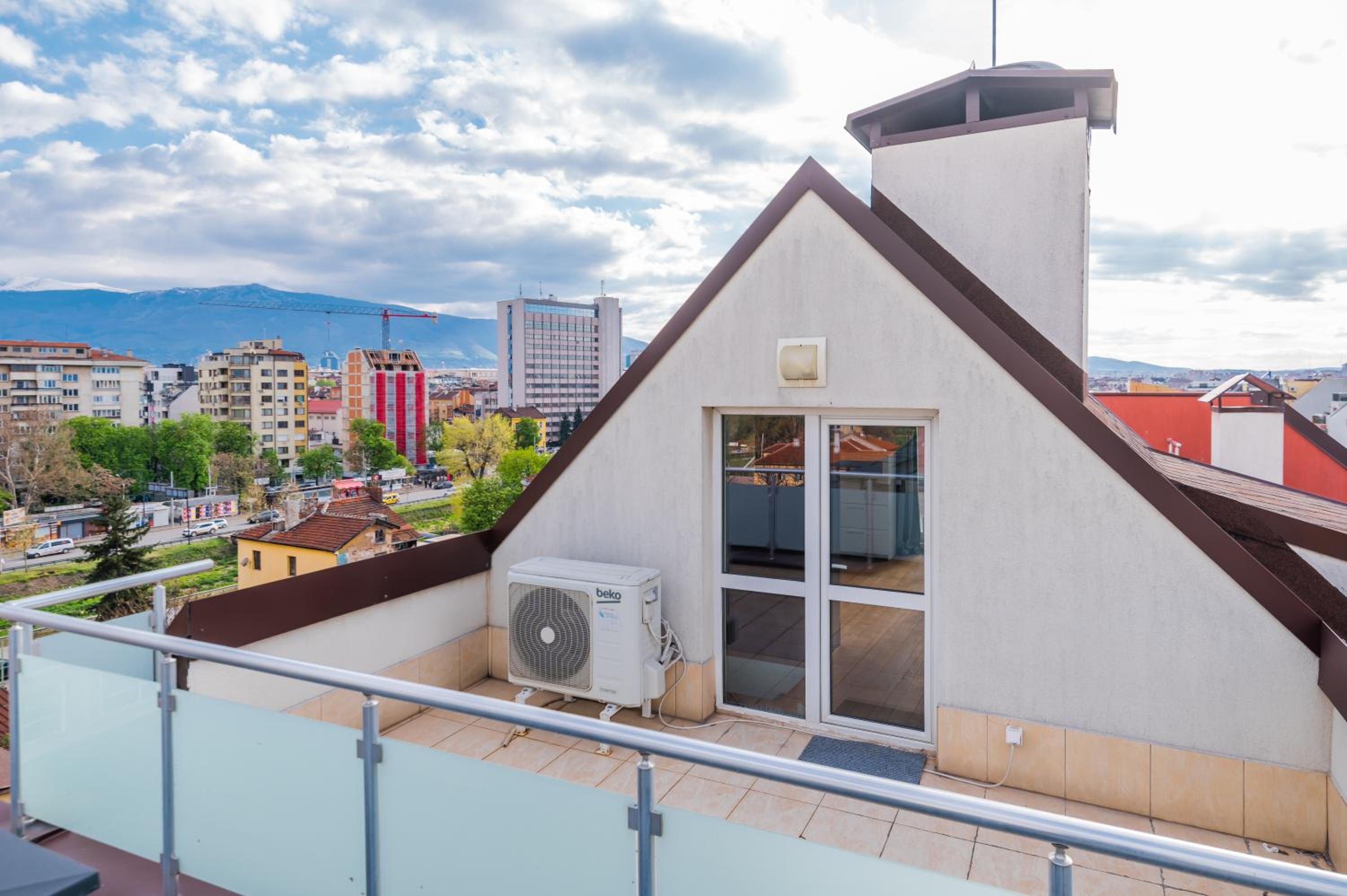 *The Eyrie* 1-BD Lovely Maisonette