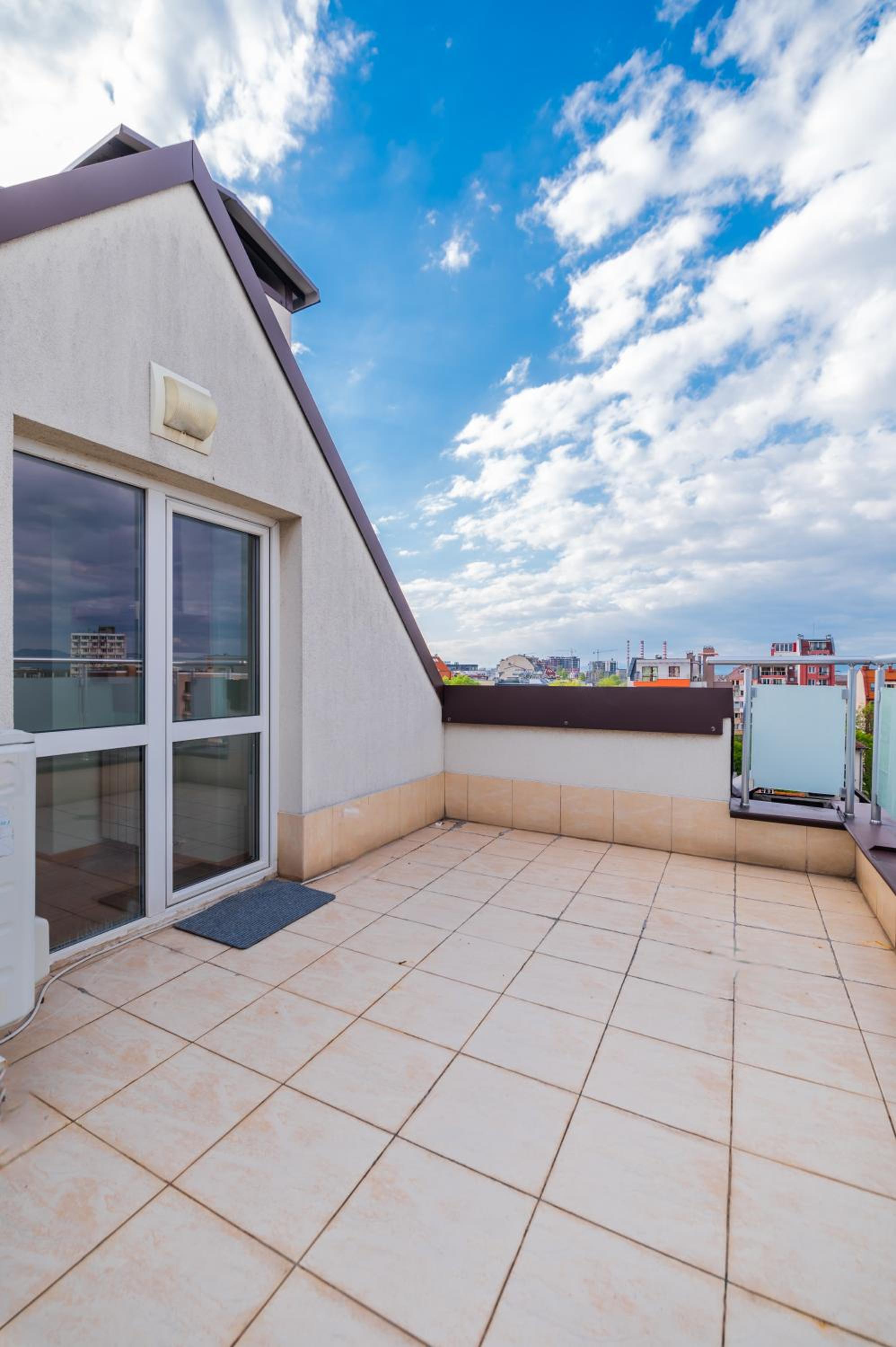*The Eyrie* 1-BD Lovely Maisonette