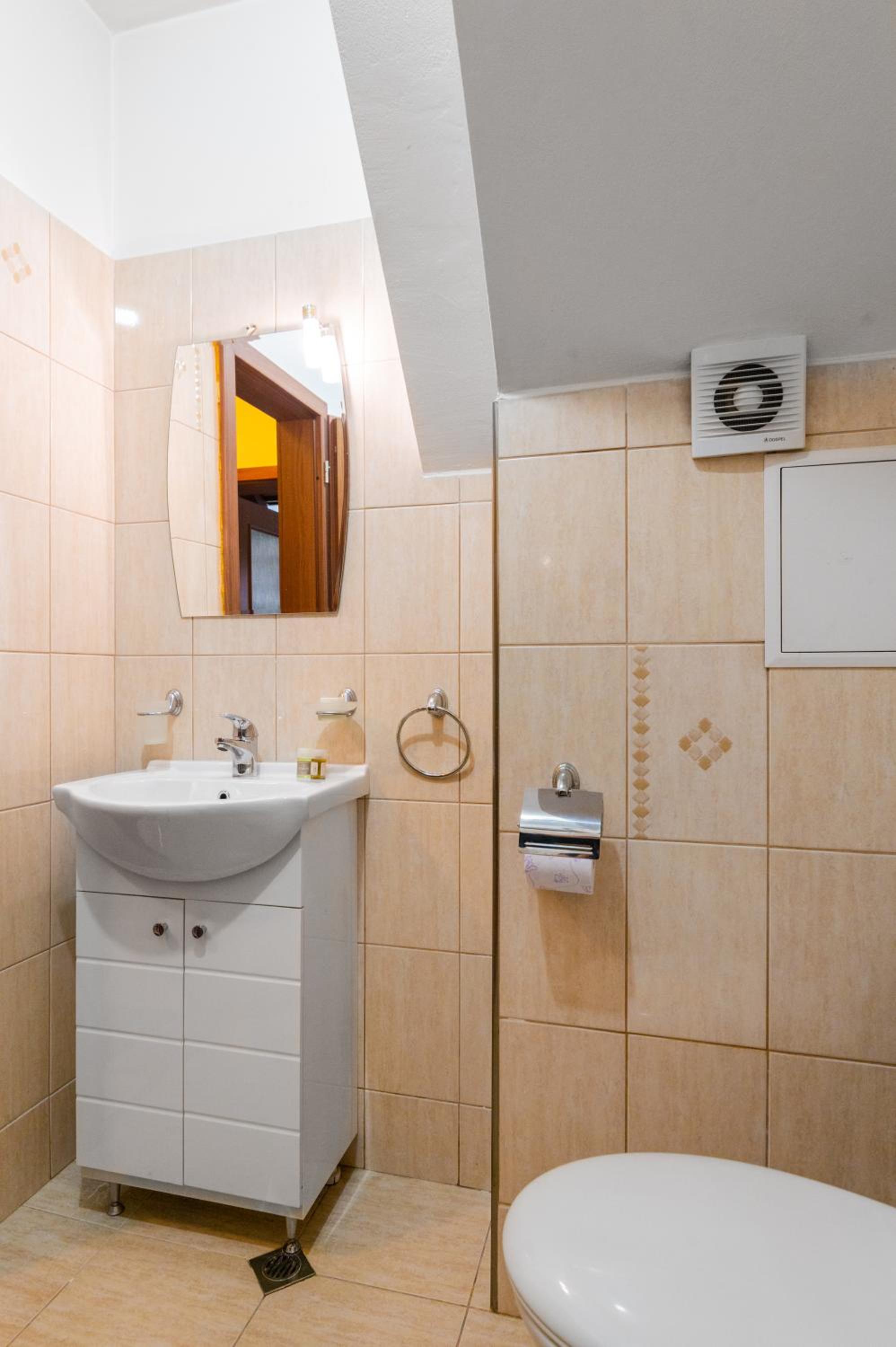 *The Eyrie* 1-BD Lovely Maisonette