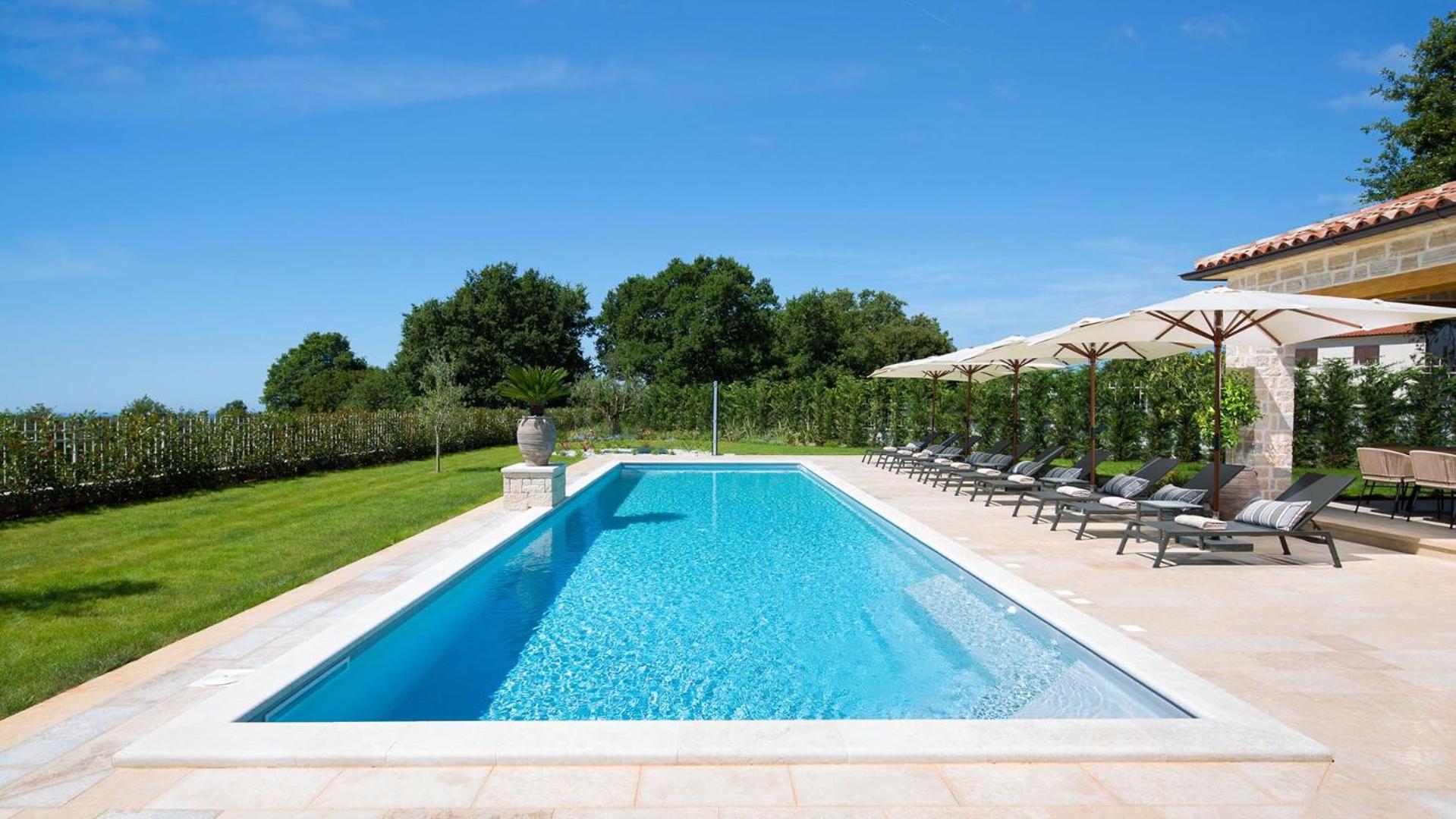 An elegant countryside holiday home in Kanfanar view 3