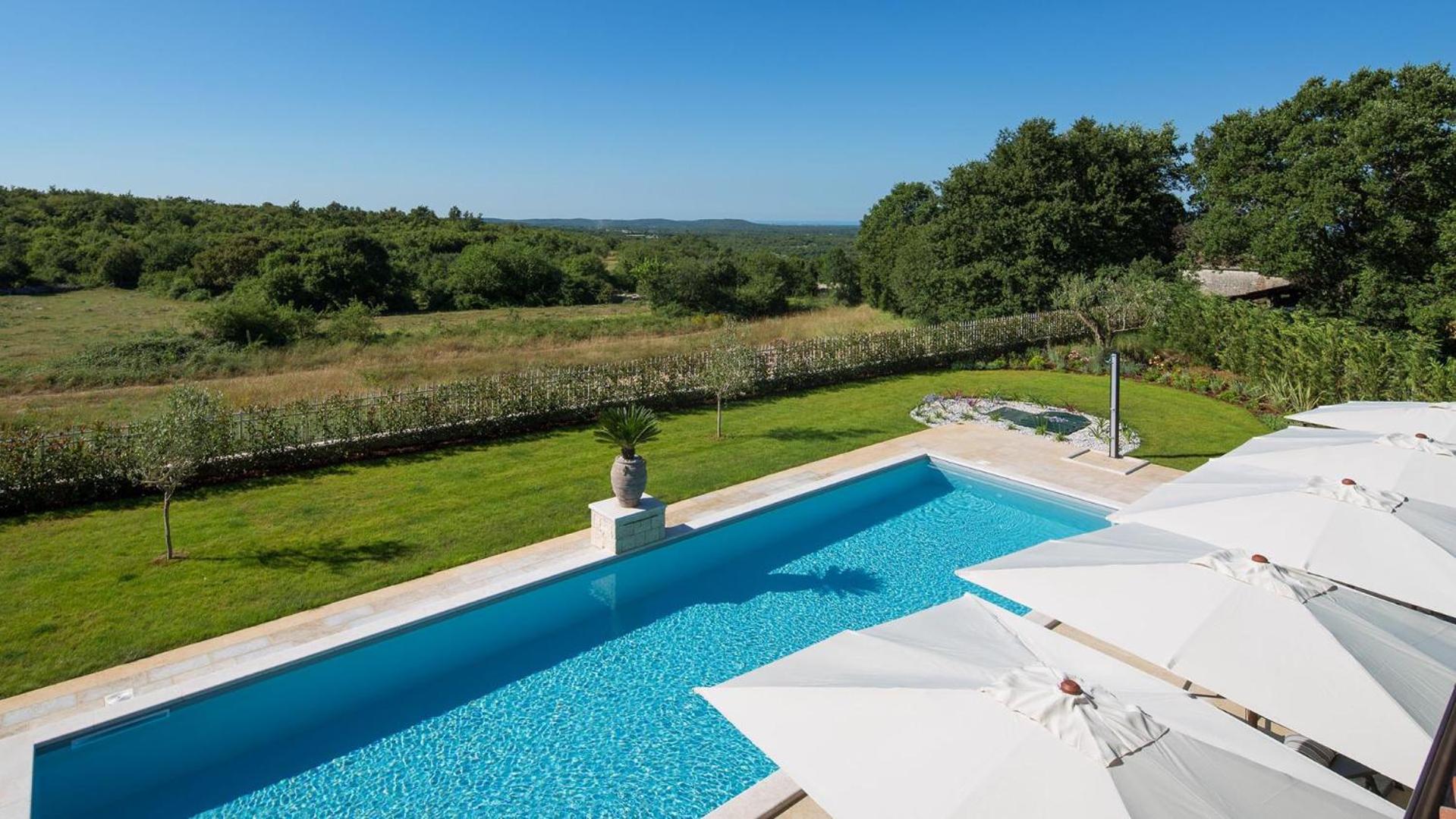 An elegant countryside holiday home in Kanfanar view 4