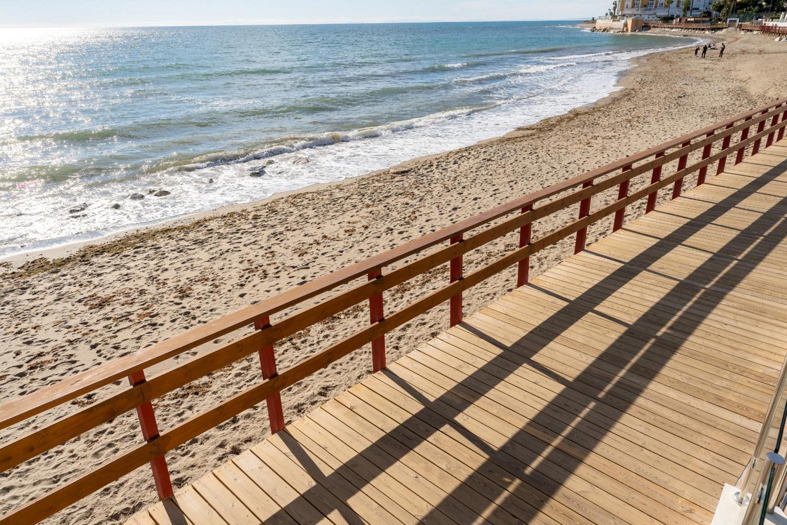 Dona Lola Micaela Beach front duplex 2 bedroom apartment - open sea and beach views surrounded by bars and restaurants - Costa del Sol - CS199 photo 2