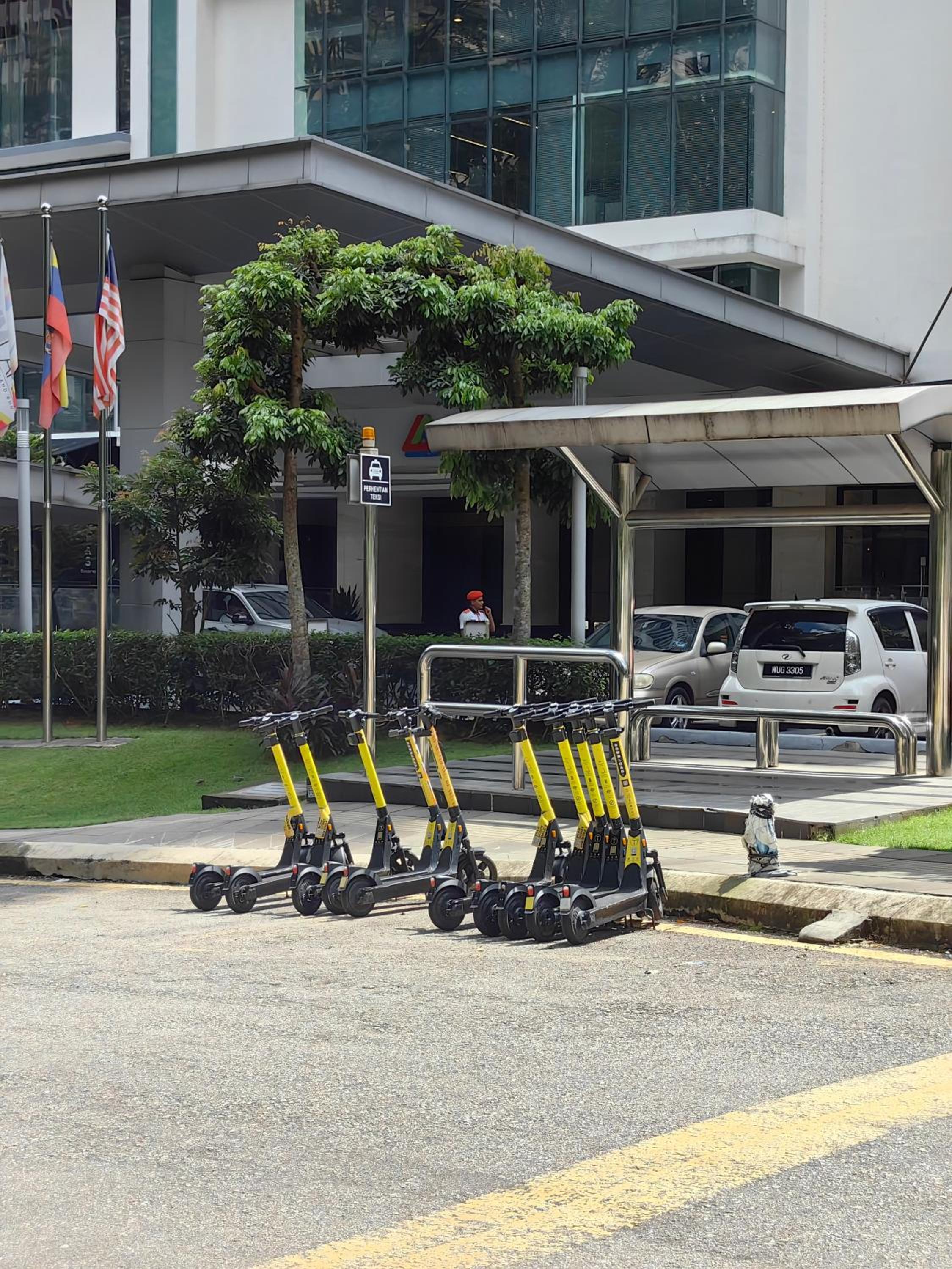 703 KLCC 5 minutes to Alor Street Ceylon Pavilion 3 Room Apt for 10 Pax