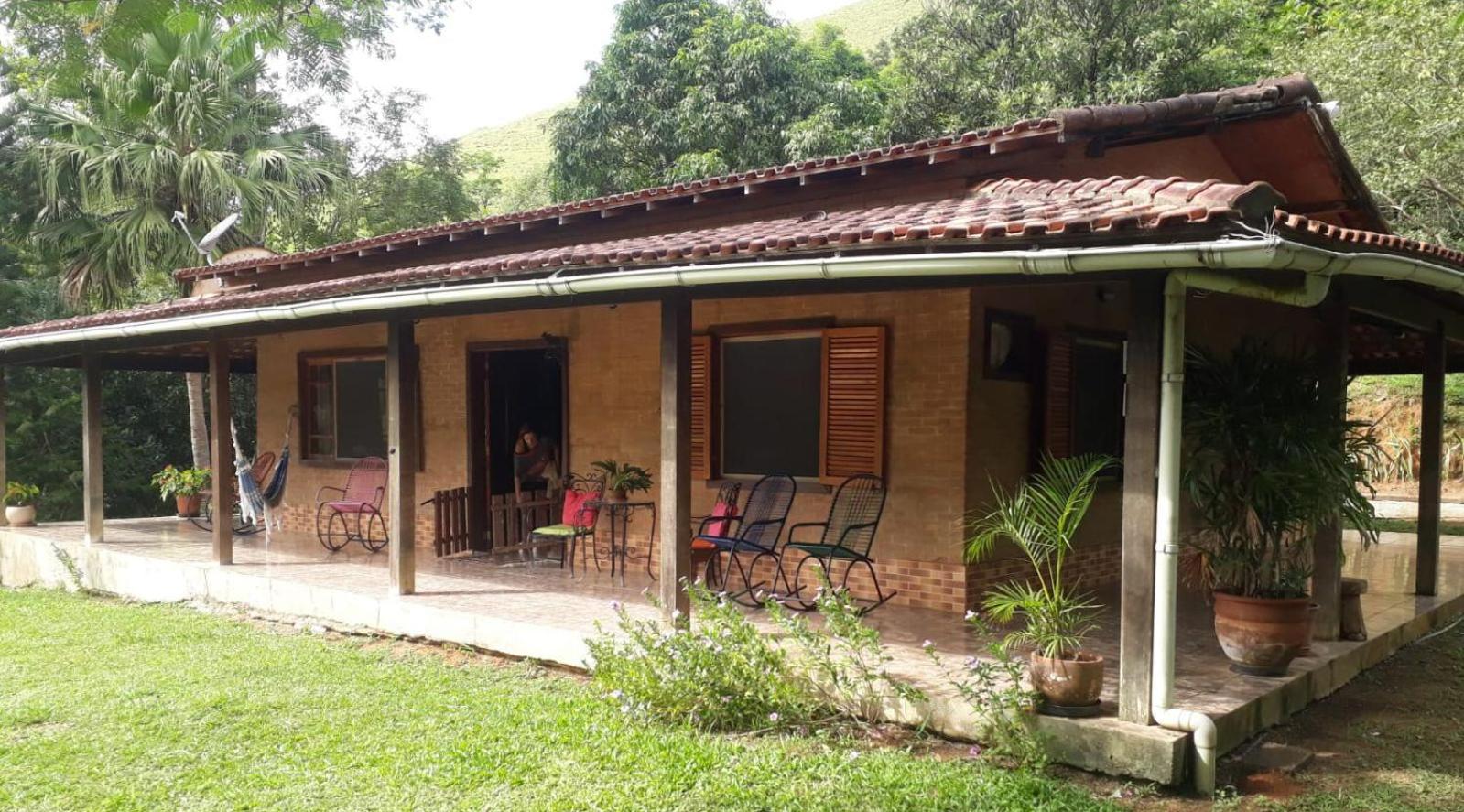 Sítio com piscina, na estrada de Aldeia Velha e rio a frente da porteira