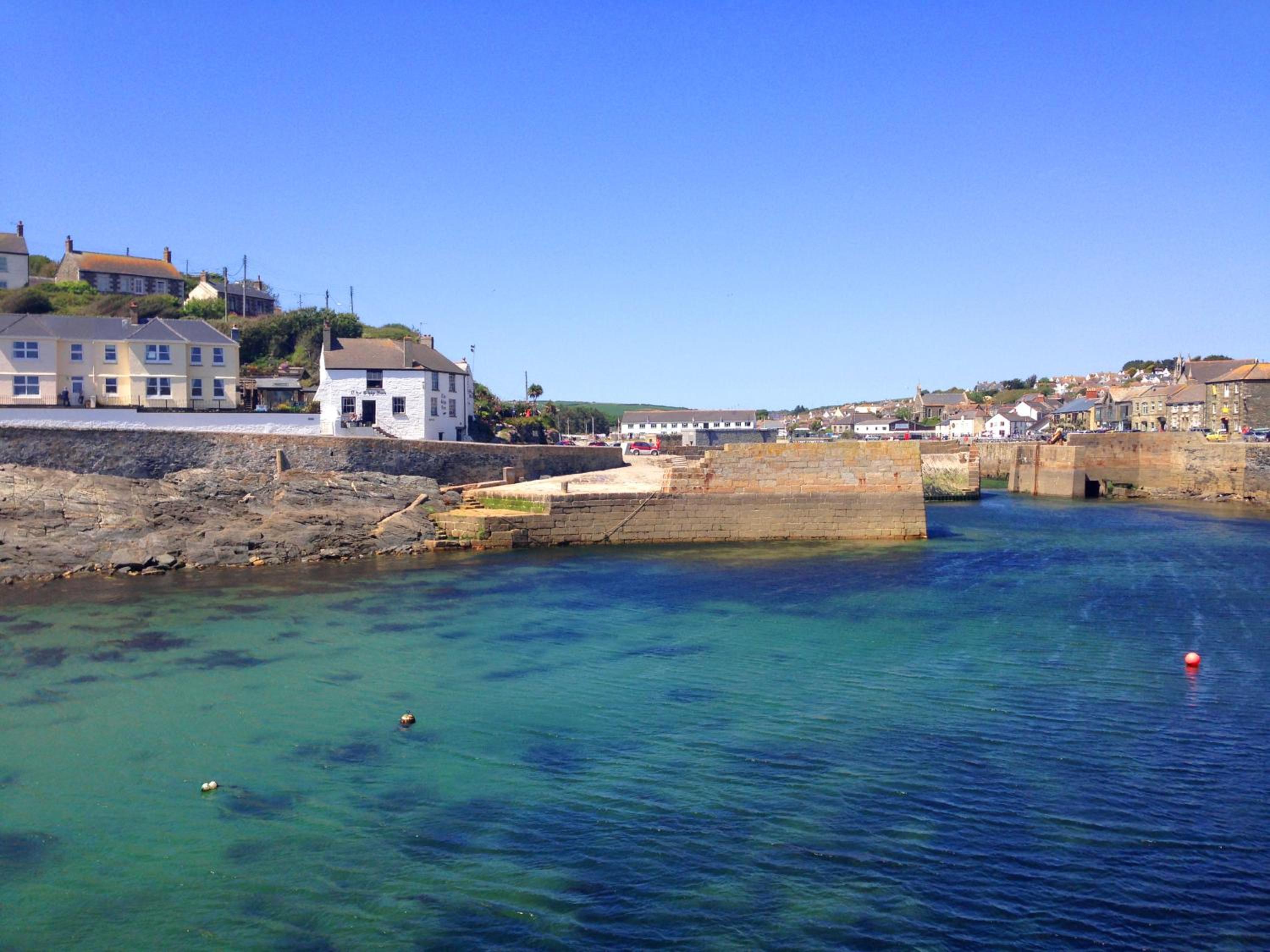 Cliff House - a stunning sea view 2 bed apartment in Porthleven view 4
