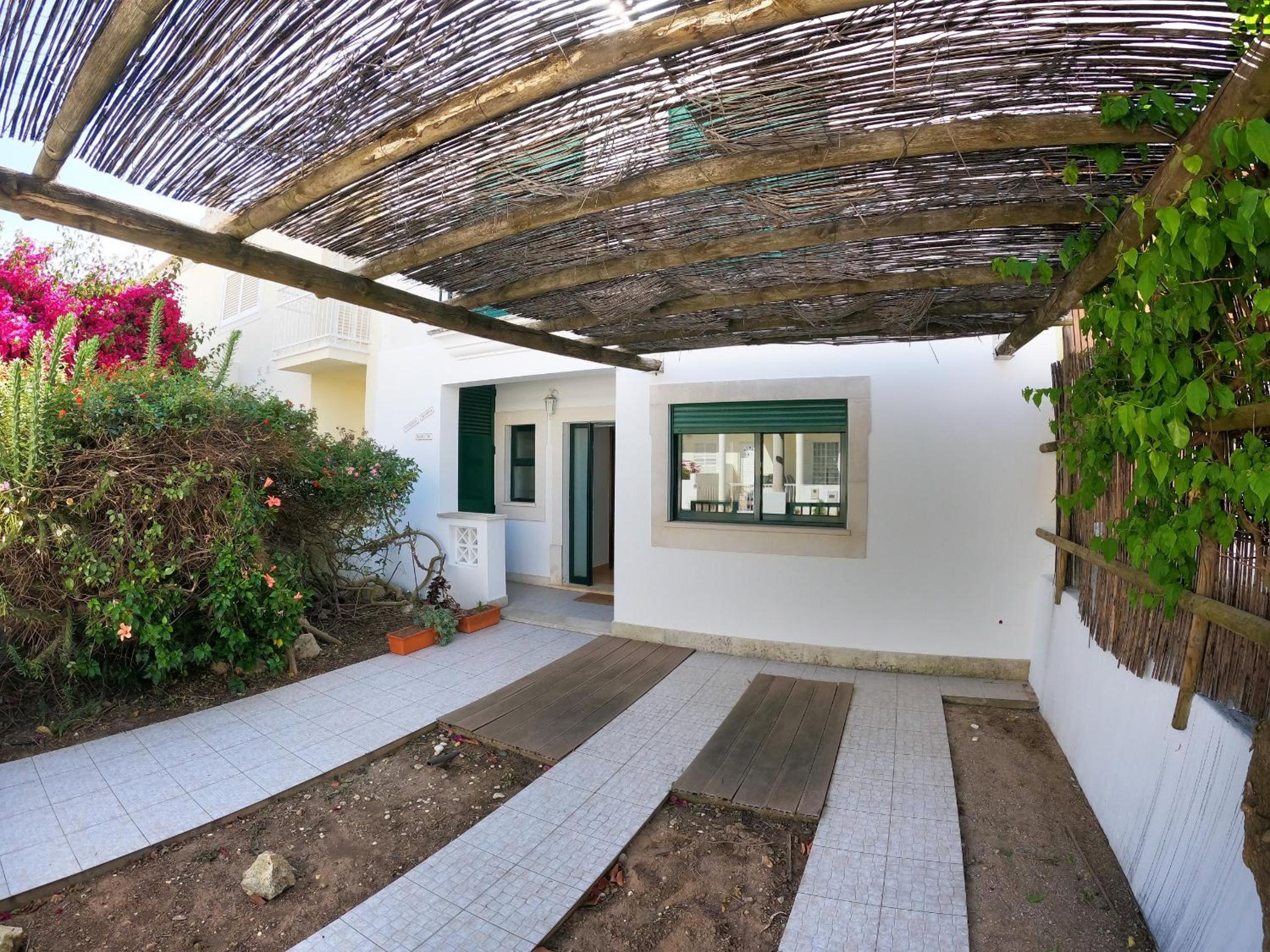 Algarve, 4 Bedrooms Independent House, Pêra view 3