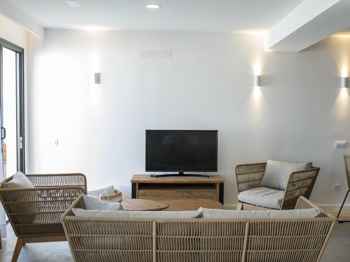 Ocean Suite with heated pool by SunHousesCanarias
