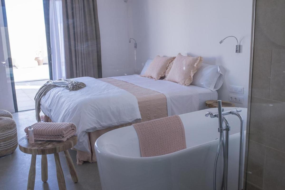 Ocean Suite with heated pool by SunHousesCanarias