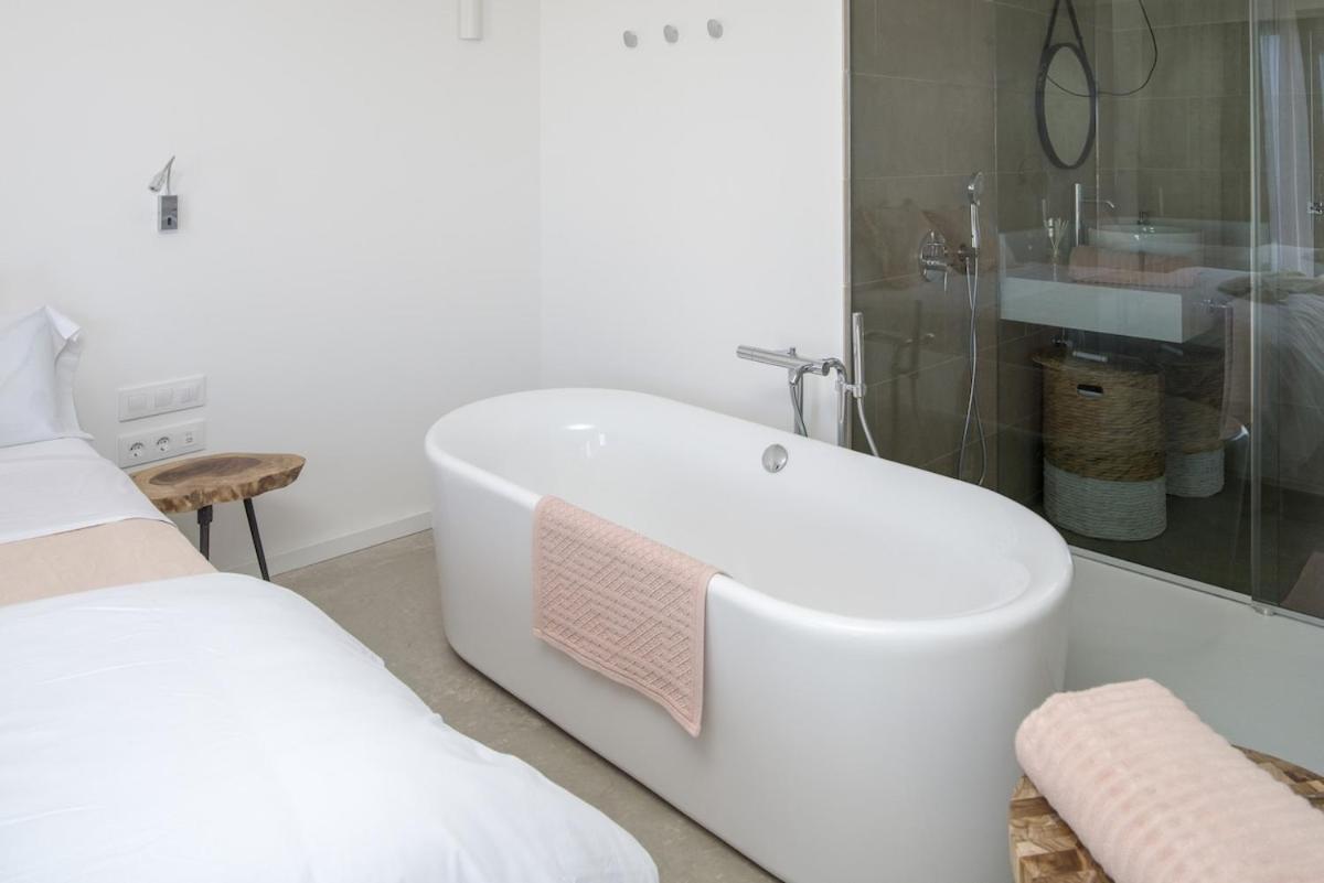 Ocean Suite with heated pool by SunHousesCanarias