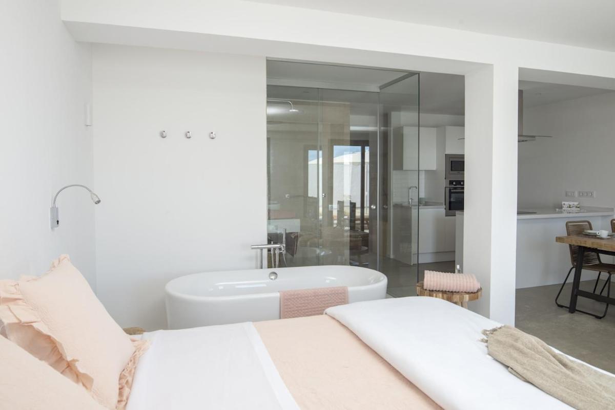 Ocean Suite with heated pool by SunHousesCanarias
