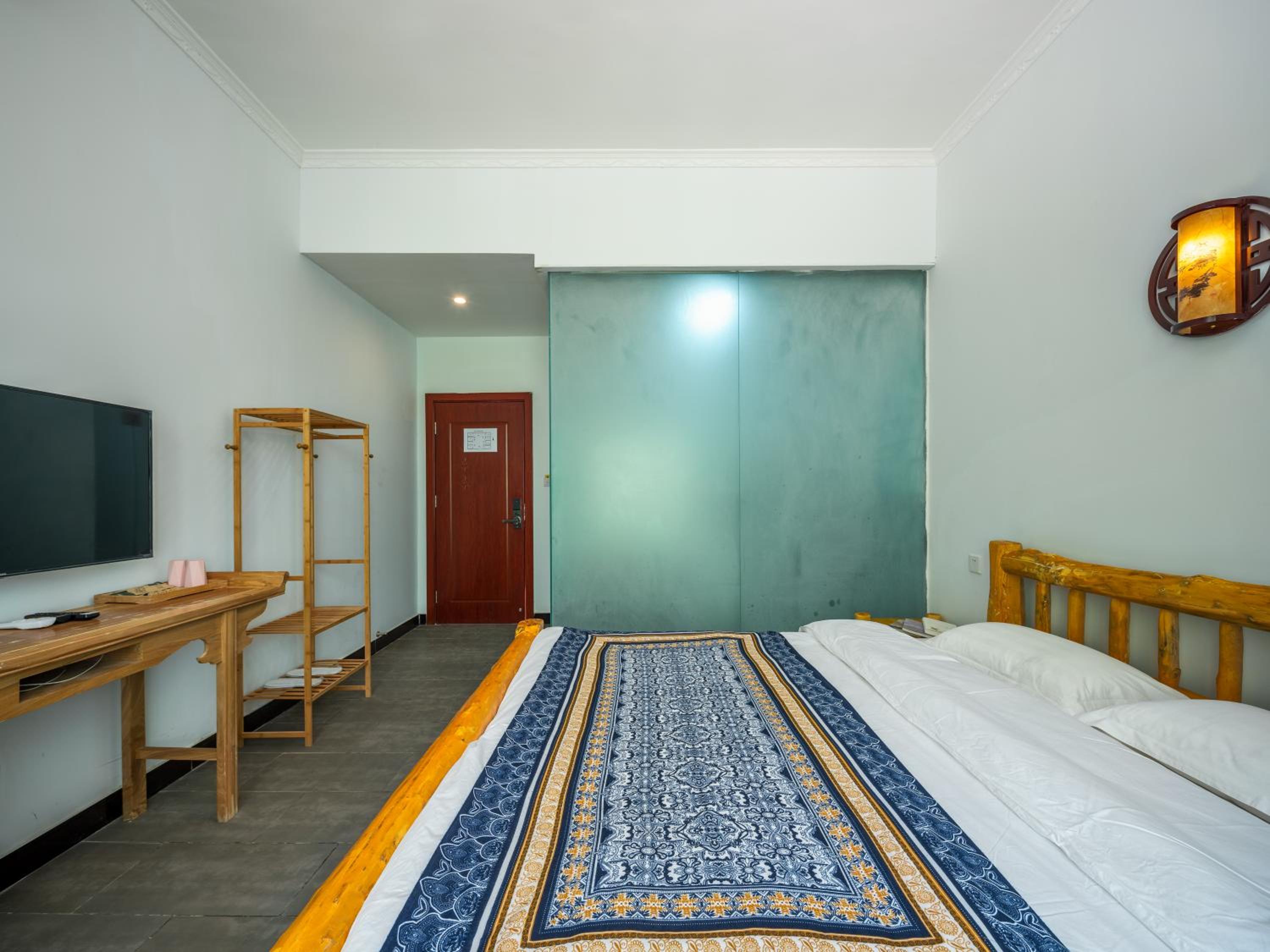 Dunhuang Hu Yang Inn