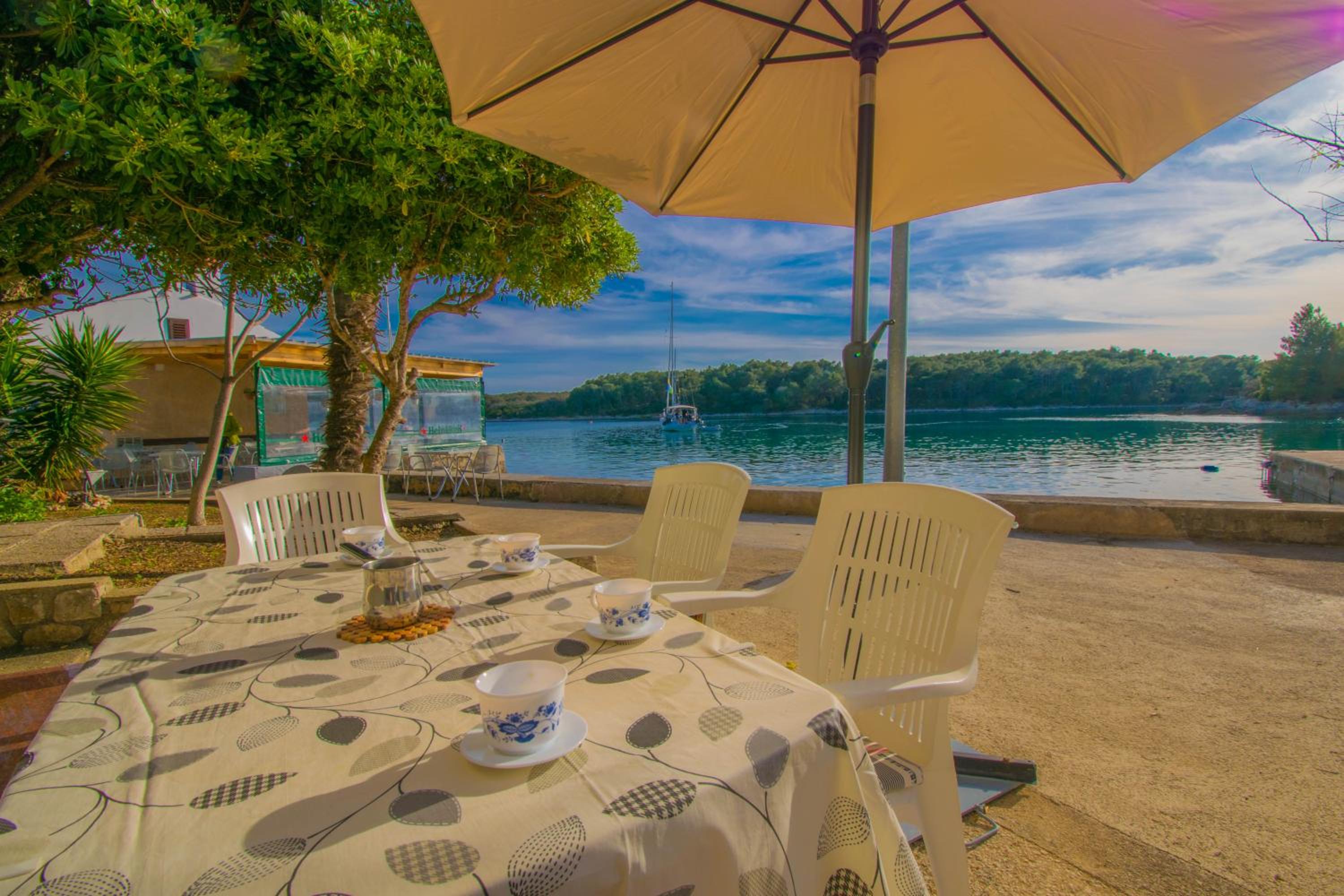 Holiday house Punta Blue & Orange 5m from the sea, island Cres view 3