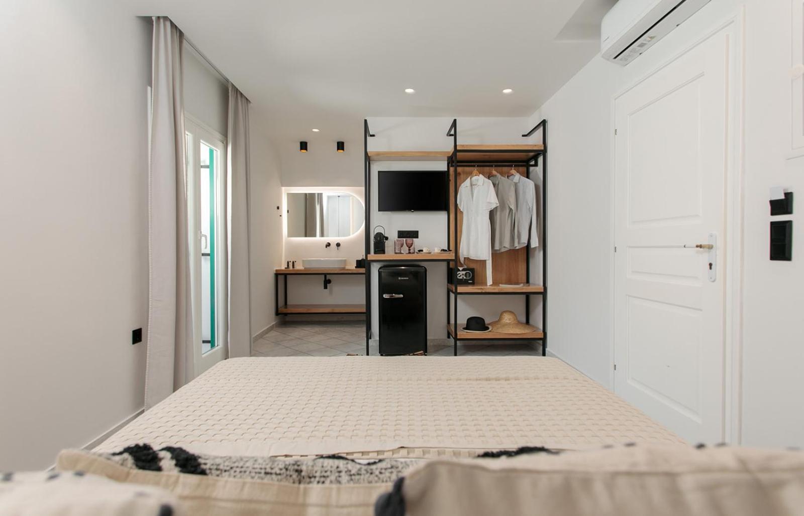 Iades Studios & Apartments